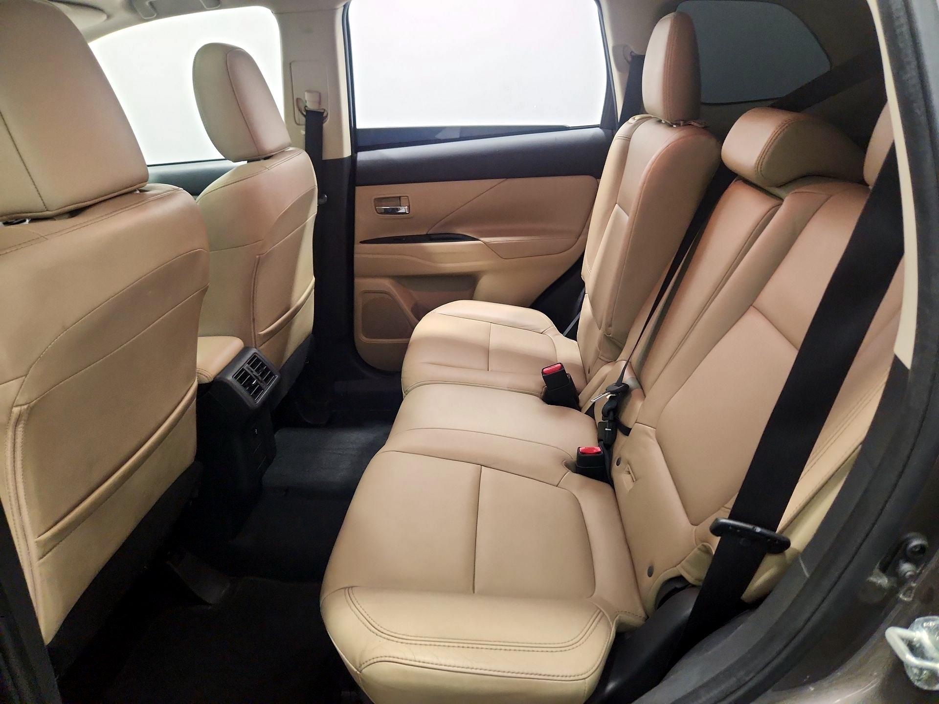 Thumbnail: 2019 Mitsubishi Outlander - 20