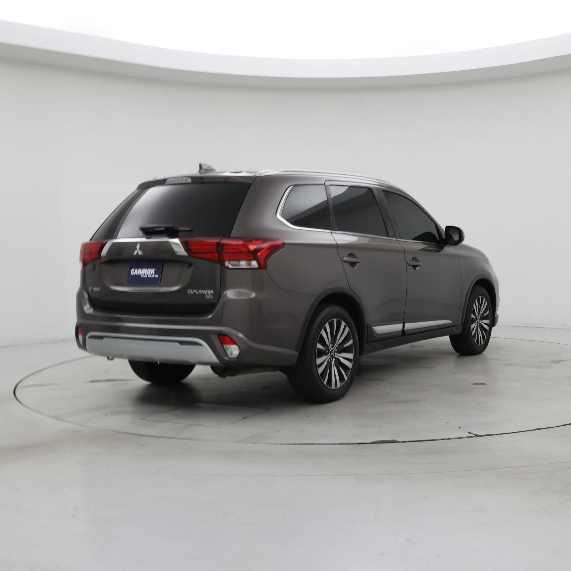 Thumbnail: 2019 Mitsubishi Outlander - 8
