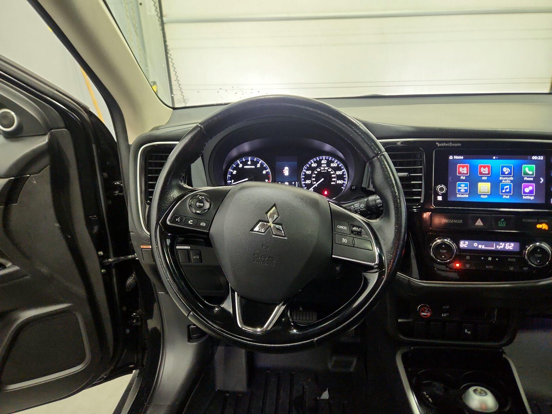 Thumbnail: 2017 Mitsubishi Outlander - 10