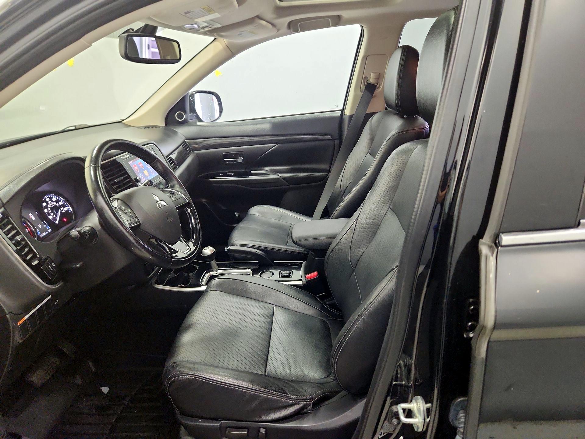 Thumbnail: 2017 Mitsubishi Outlander - 11