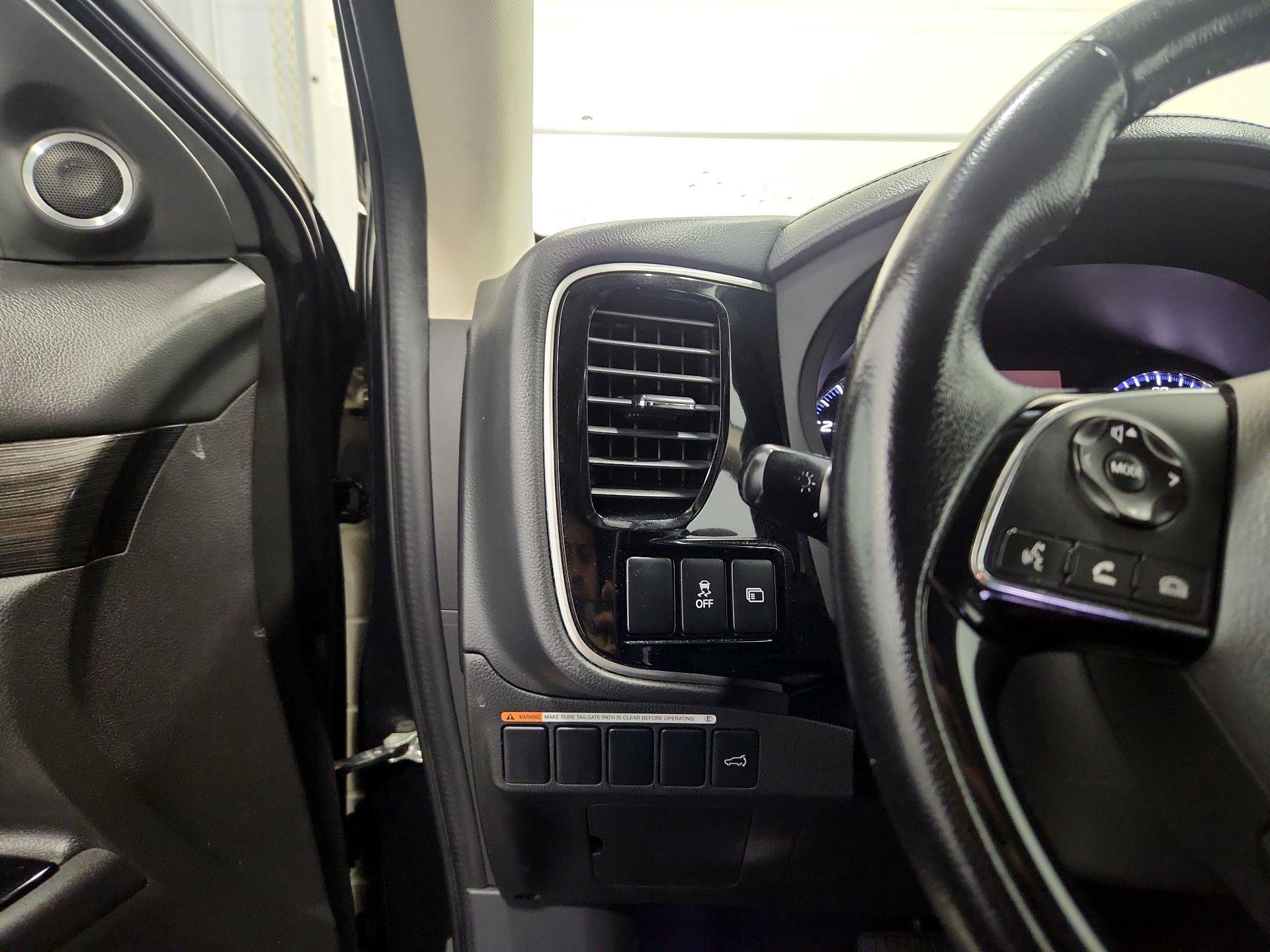 Thumbnail: 2017 Mitsubishi Outlander - 13