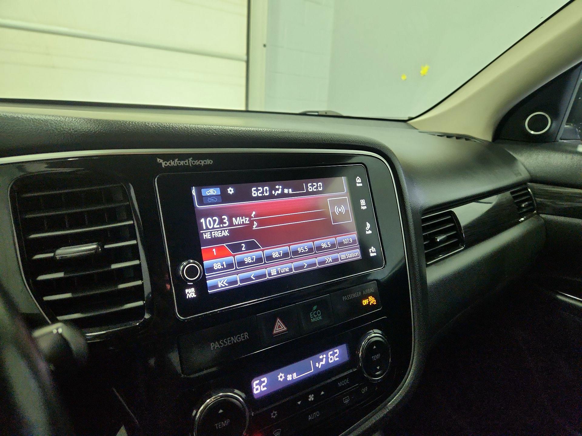 Thumbnail: 2017 Mitsubishi Outlander - 15