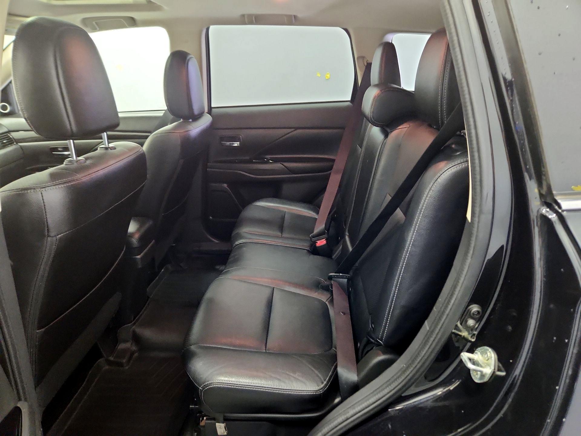 Thumbnail: 2017 Mitsubishi Outlander - 20