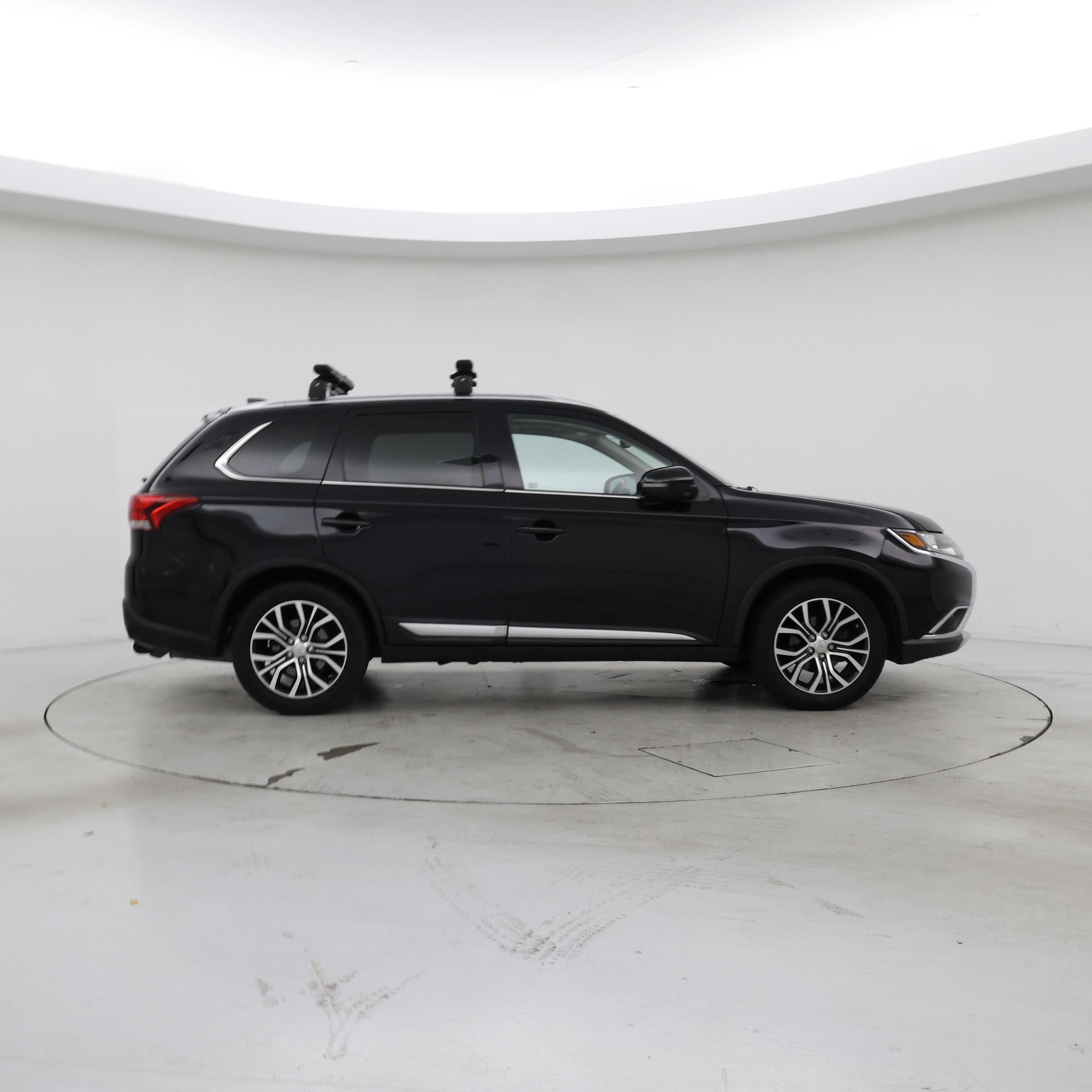 Thumbnail: 2017 Mitsubishi Outlander - 7