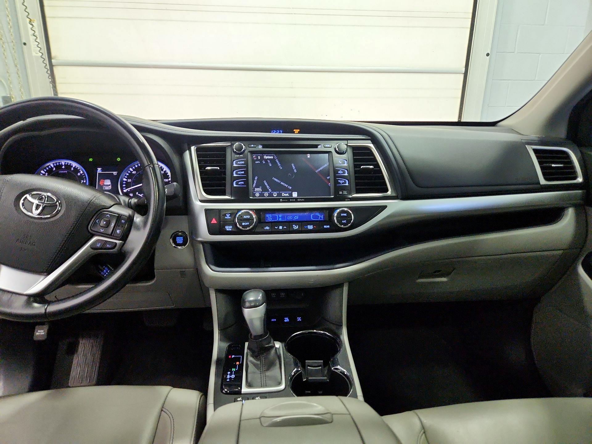Thumbnail: 2017 Toyota Highlander - 9