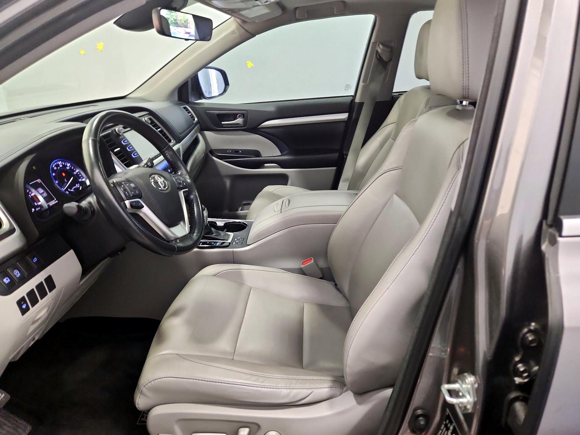 Thumbnail: 2017 Toyota Highlander - 11