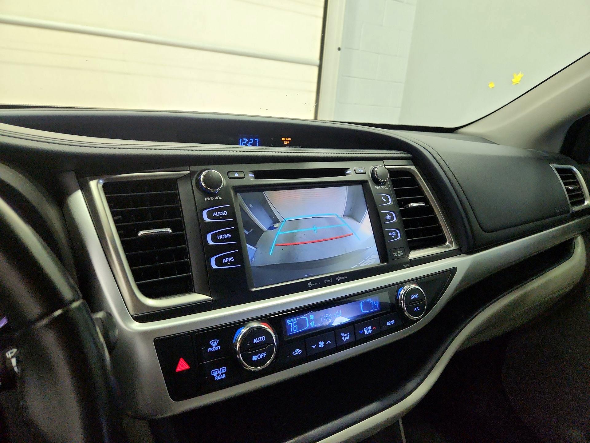 Thumbnail: 2017 Toyota Highlander - 15