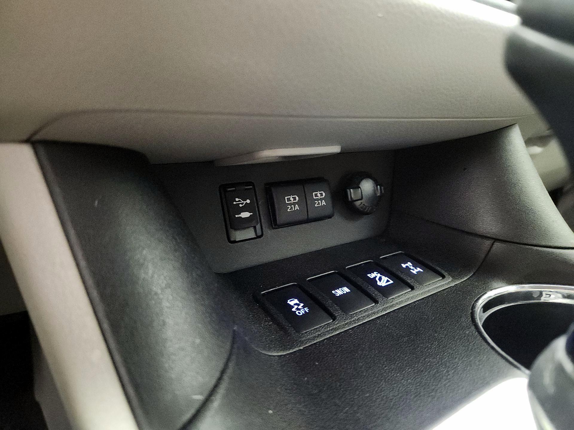 Thumbnail: 2017 Toyota Highlander - 19