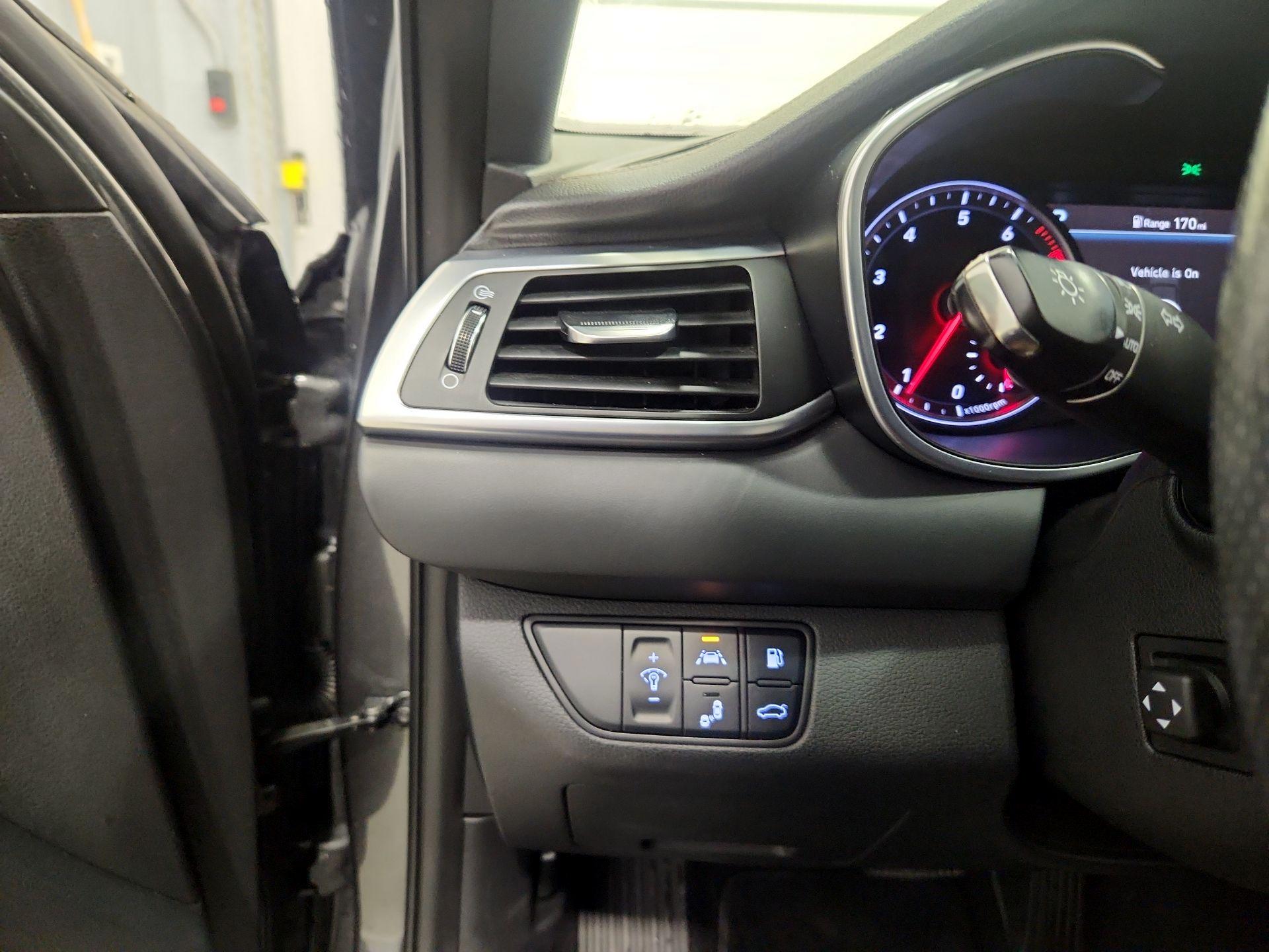 Thumbnail: 2020 Genesis G70 - 13