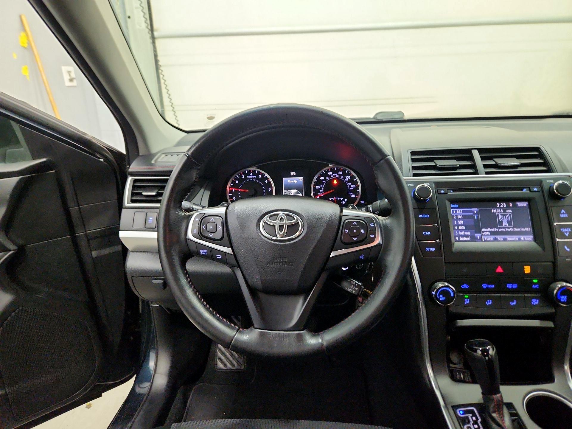 Thumbnail: 2016 Toyota Camry - 10