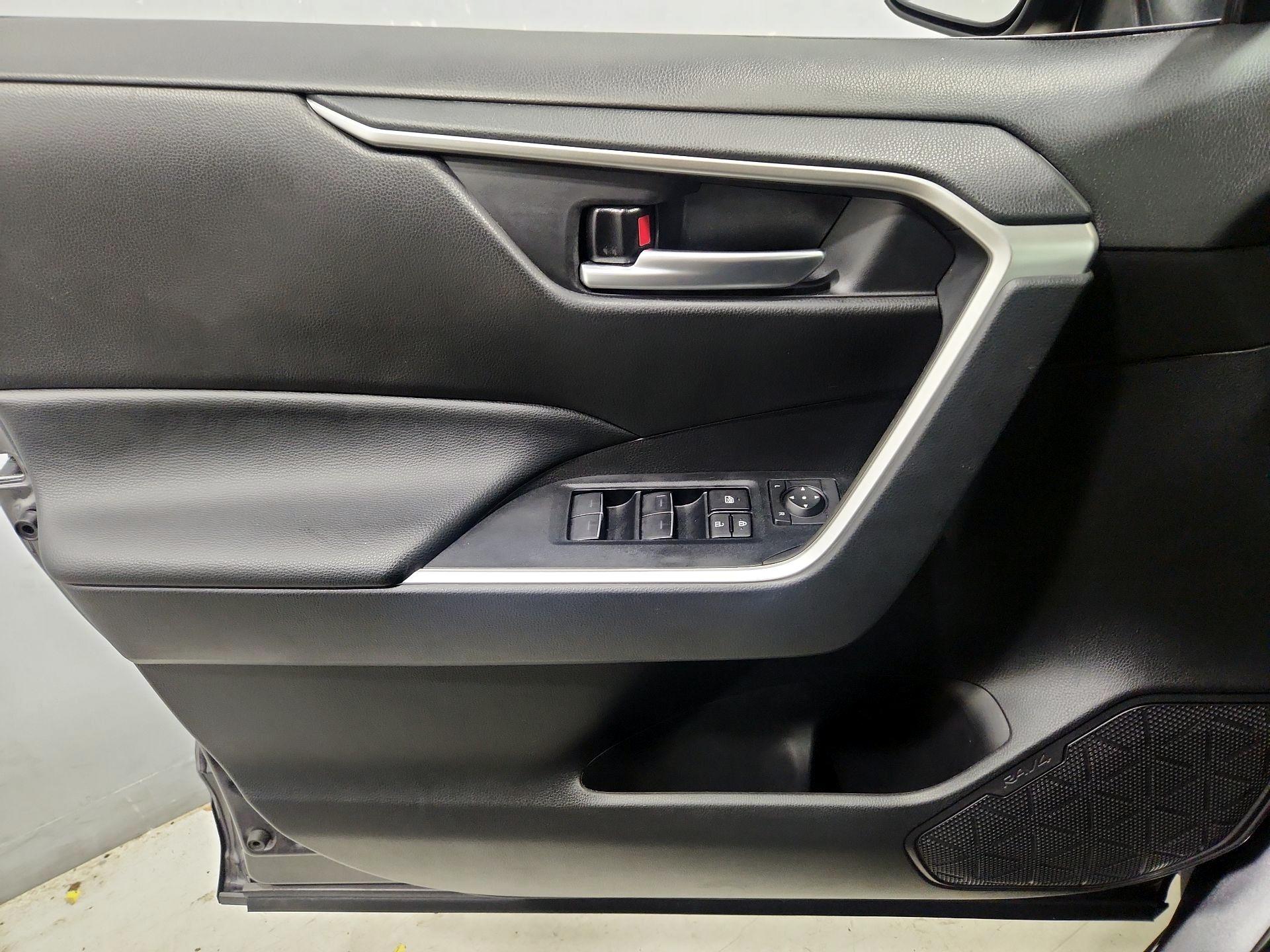 Thumbnail: 2025 Toyota RAV4 - 12