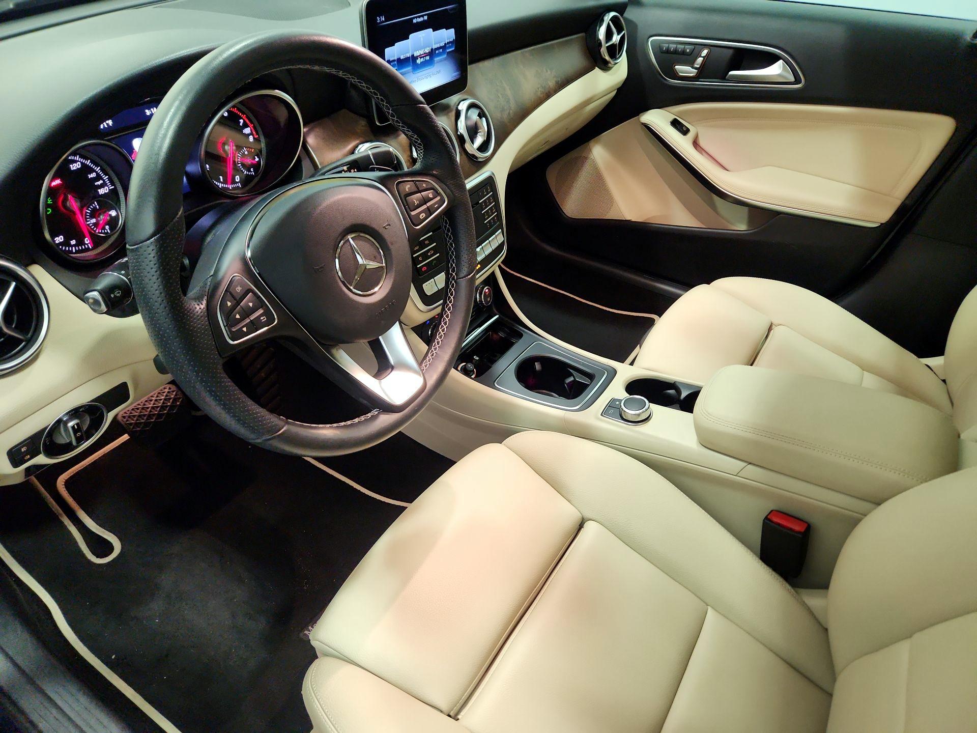 Thumbnail: 2020 Mercedes-Benz GLA - 11