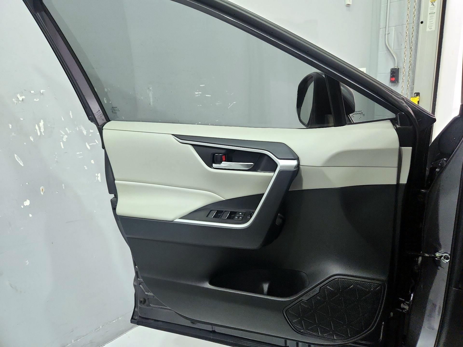 Thumbnail: 2023 Toyota RAV4 - 12