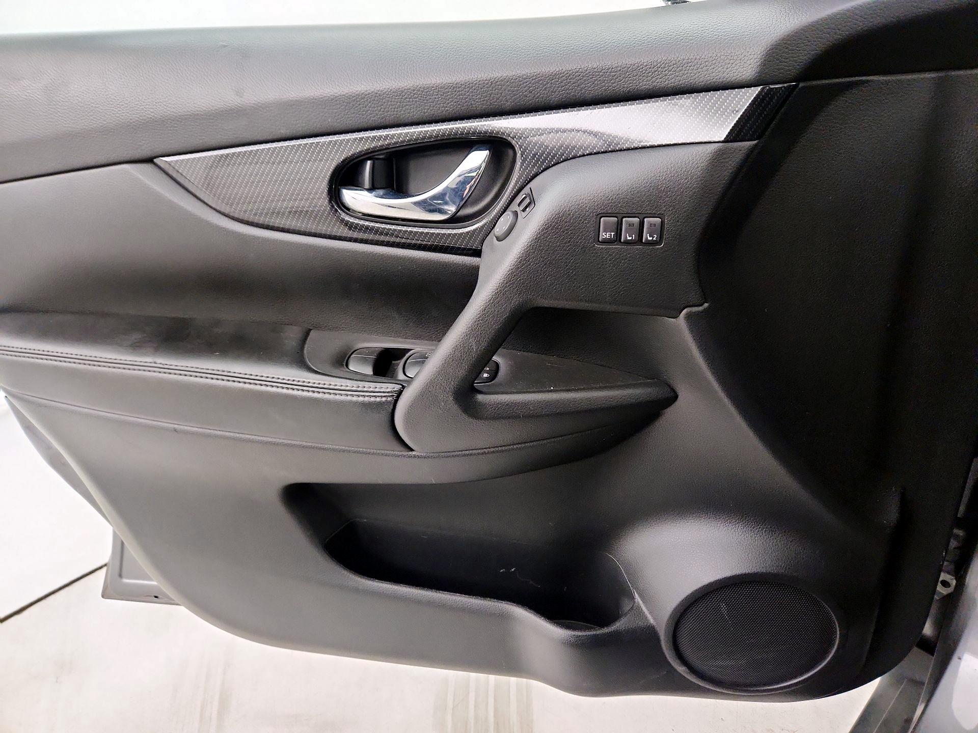 Thumbnail: 2018 Nissan Rogue - 12