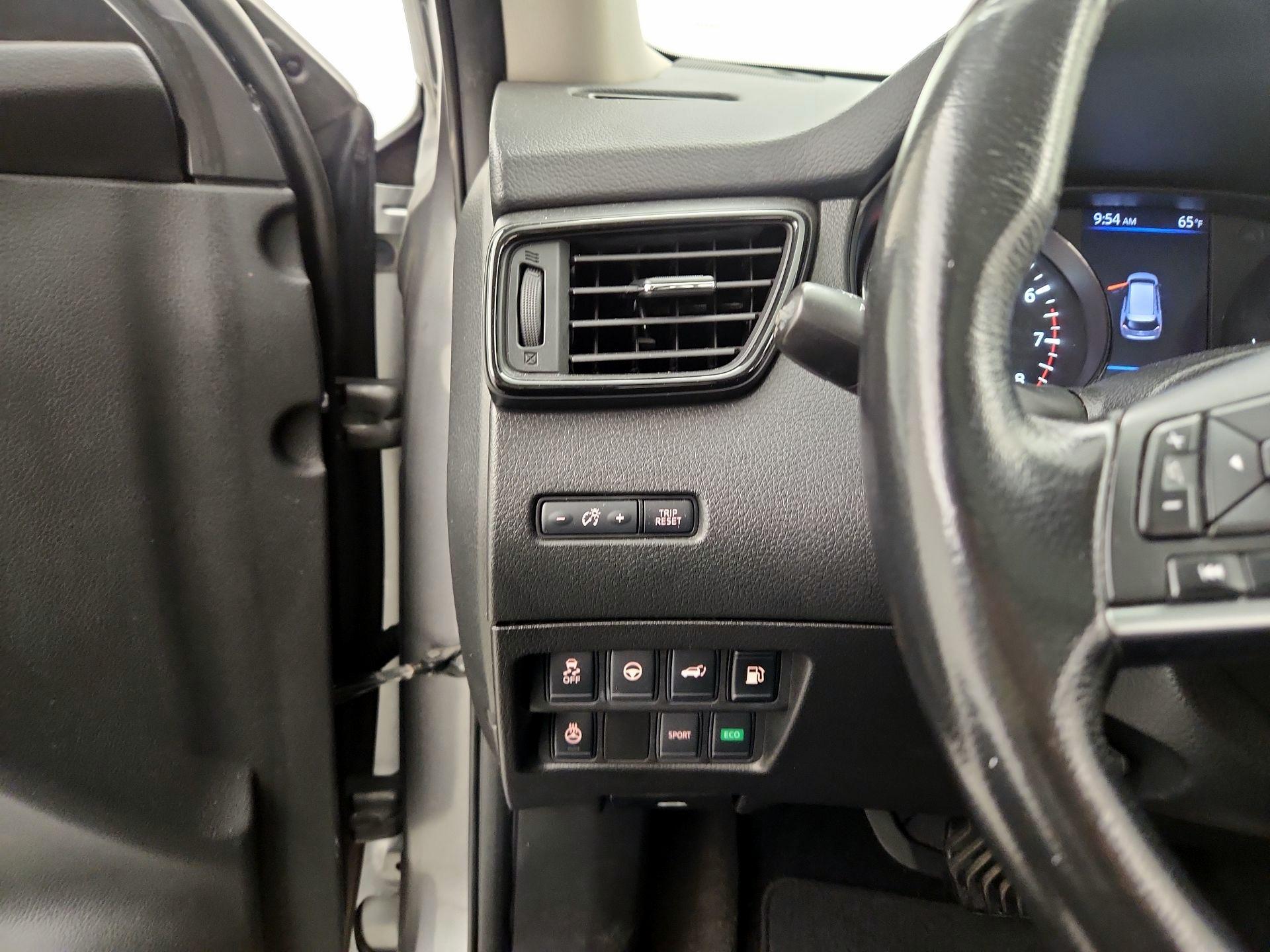 Thumbnail: 2018 Nissan Rogue - 13