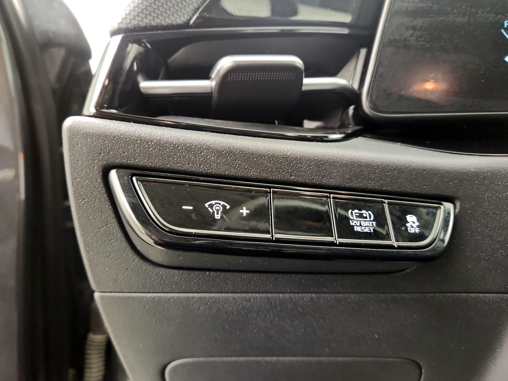 Thumbnail: 2023 Kia Niro - 11