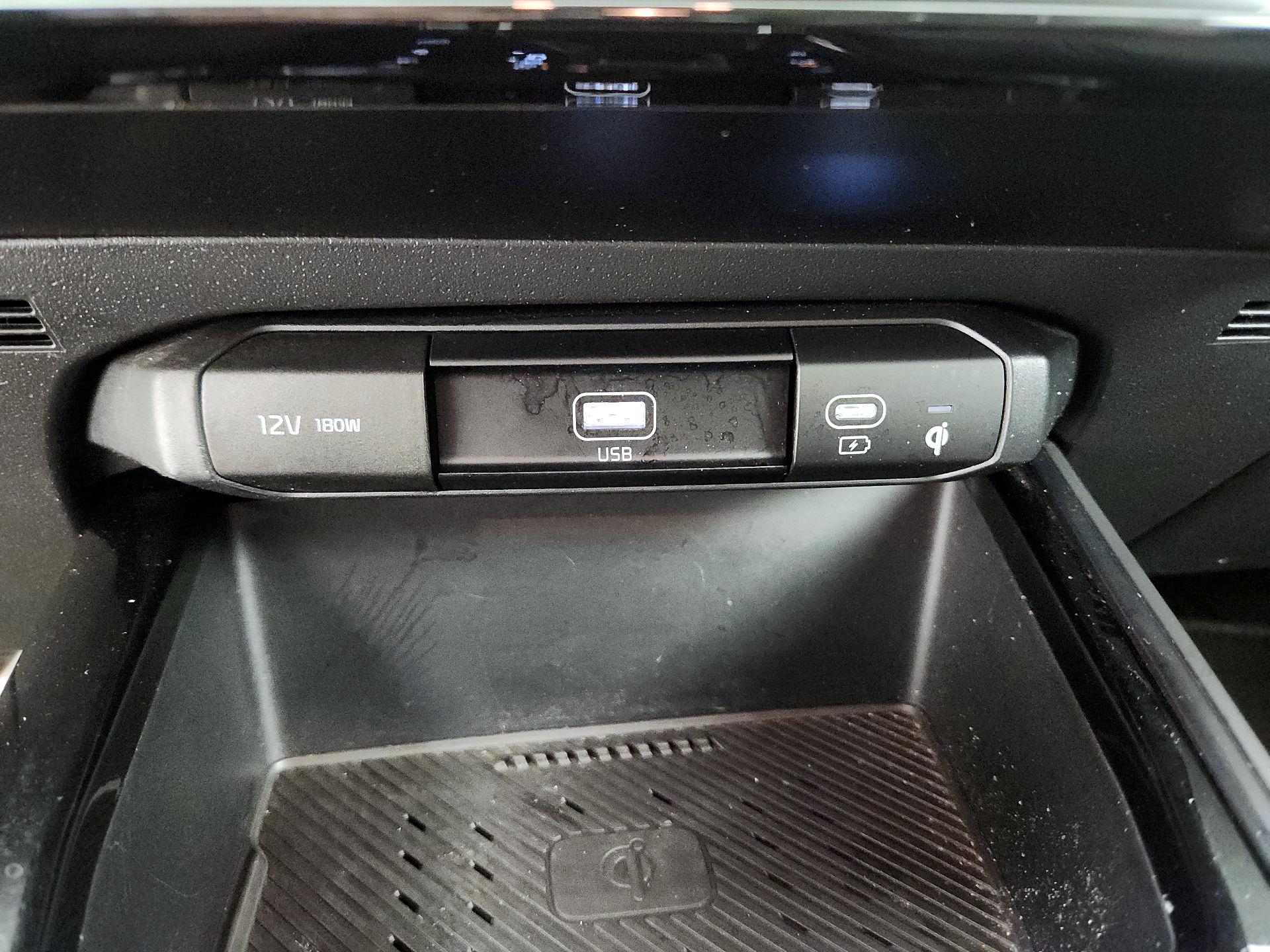 Thumbnail: 2023 Kia Niro - 16