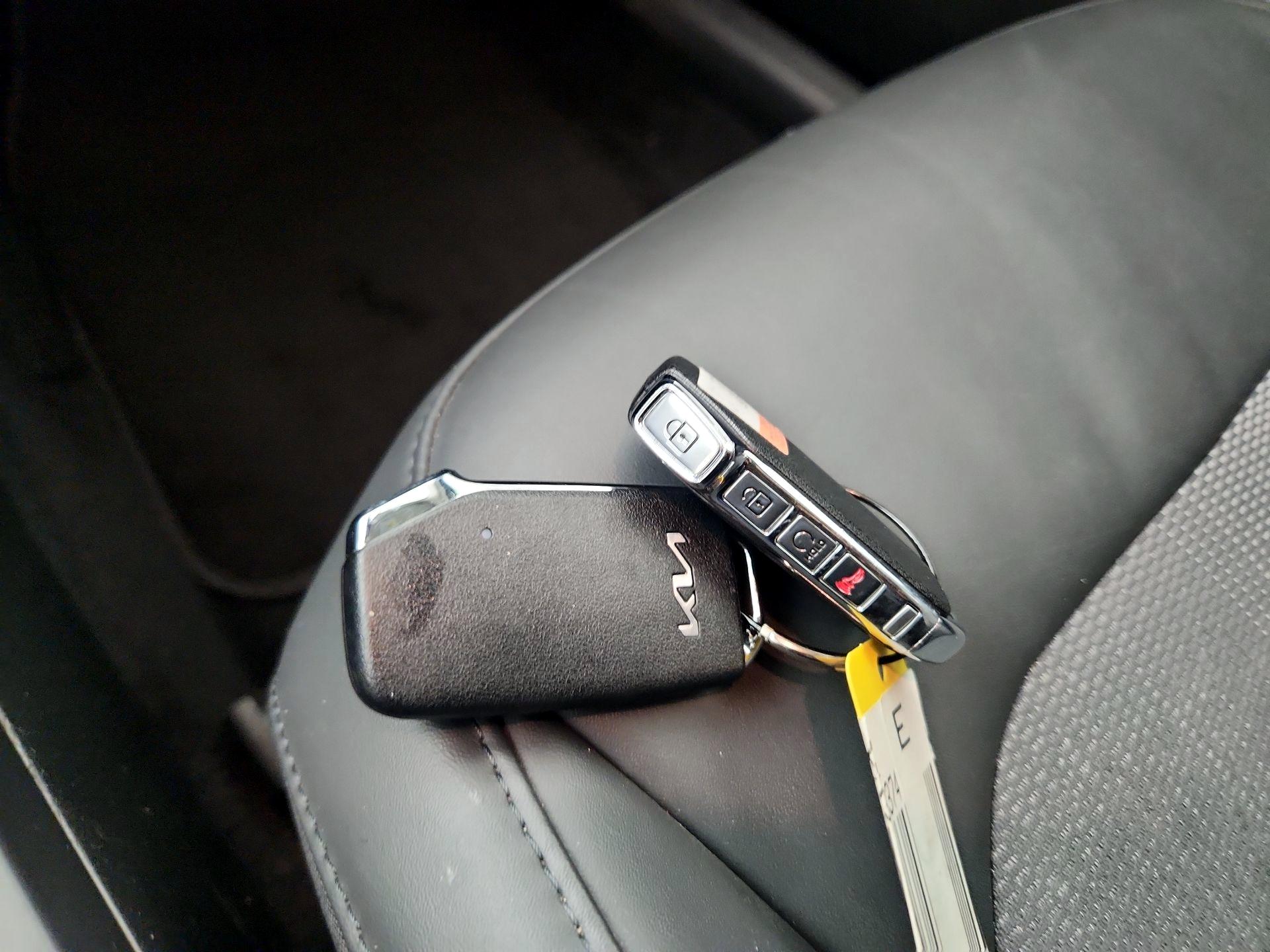 Thumbnail: 2023 Kia Niro - 20