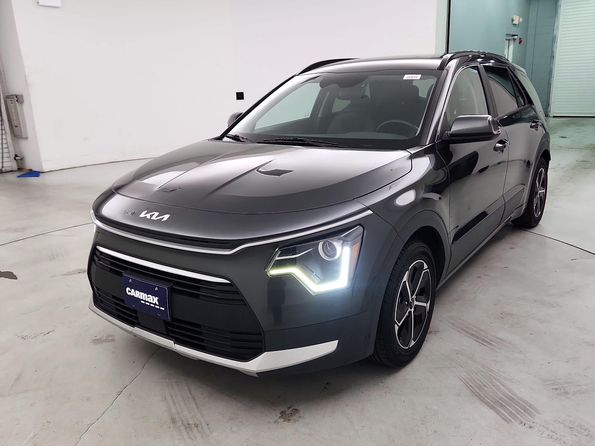 Thumbnail: 2023 Kia Niro - 3