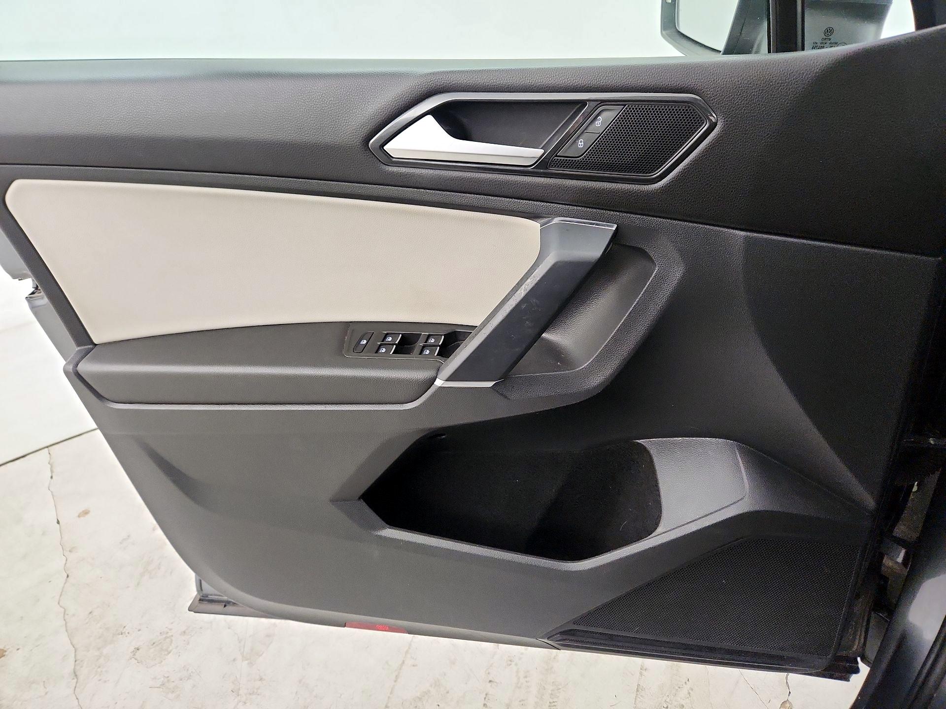 Thumbnail: 2018 Volkswagen Tiguan - 12