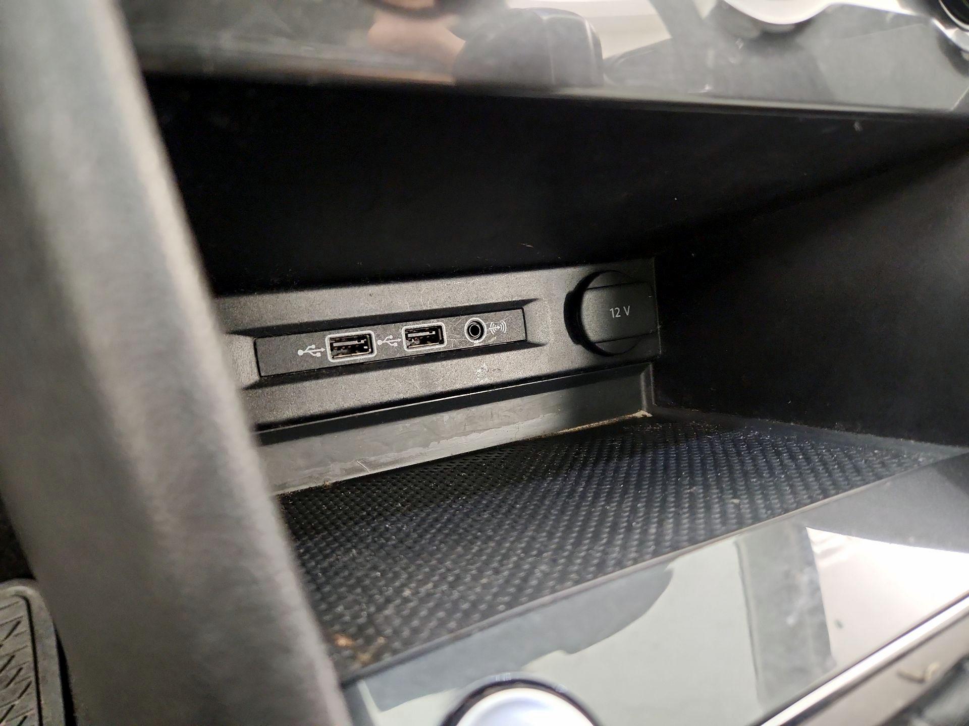 Thumbnail: 2018 Volkswagen Tiguan - 18