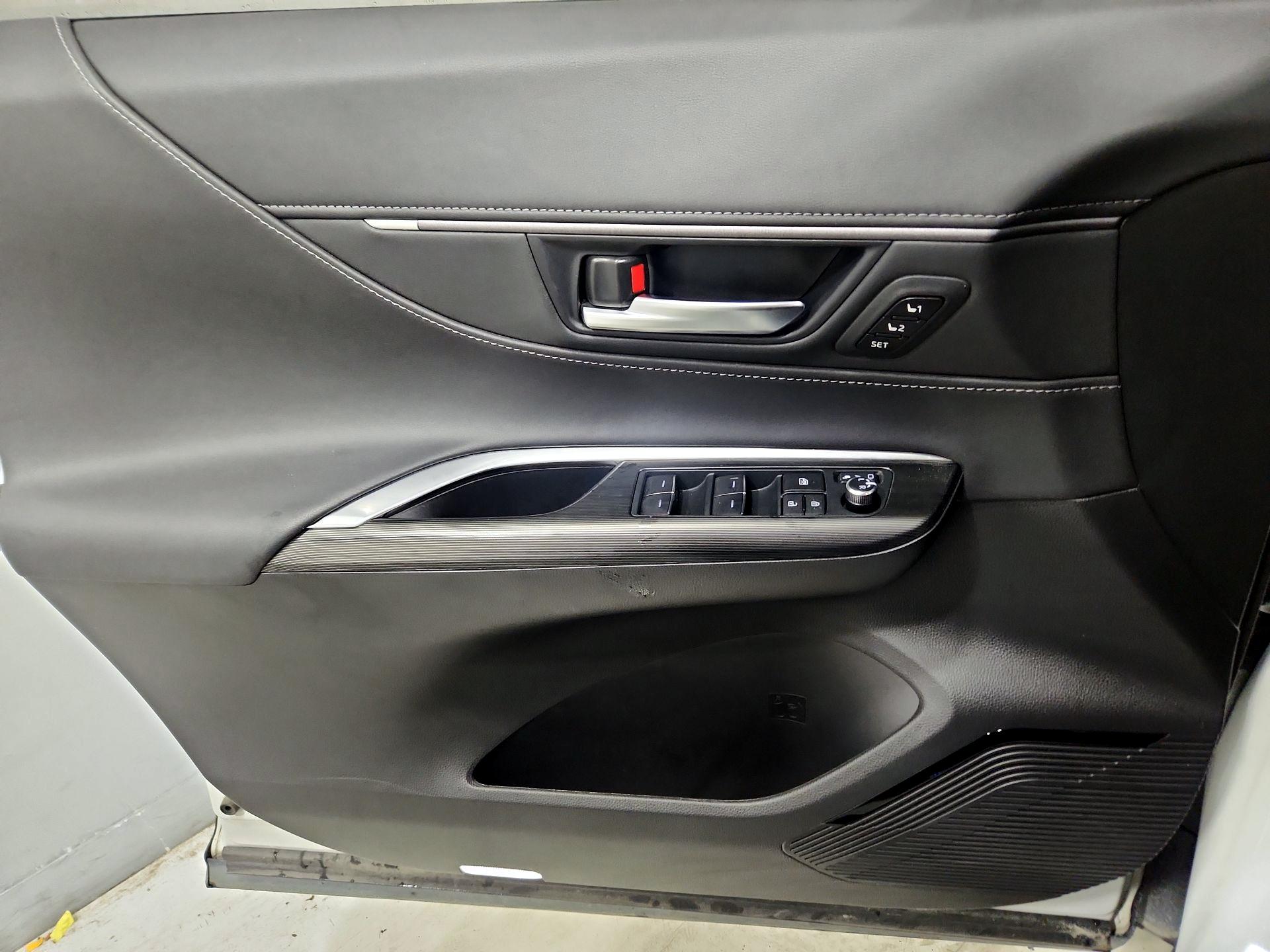 Thumbnail: 2024 Toyota Venza - 12