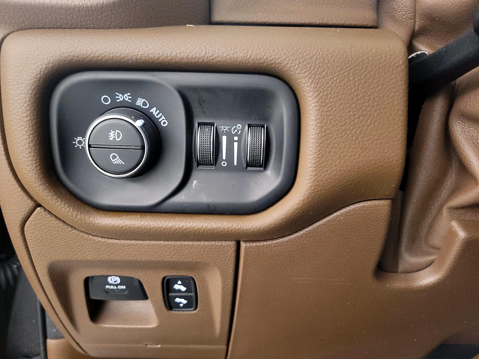 Thumbnail: 2019 RAM 1500 - 13