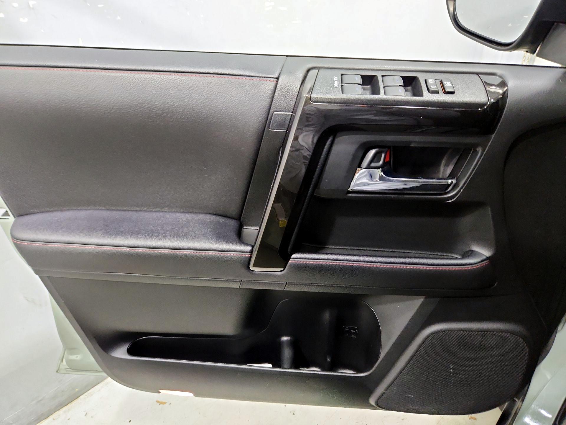 Thumbnail: 2023 Toyota 4Runner - 12