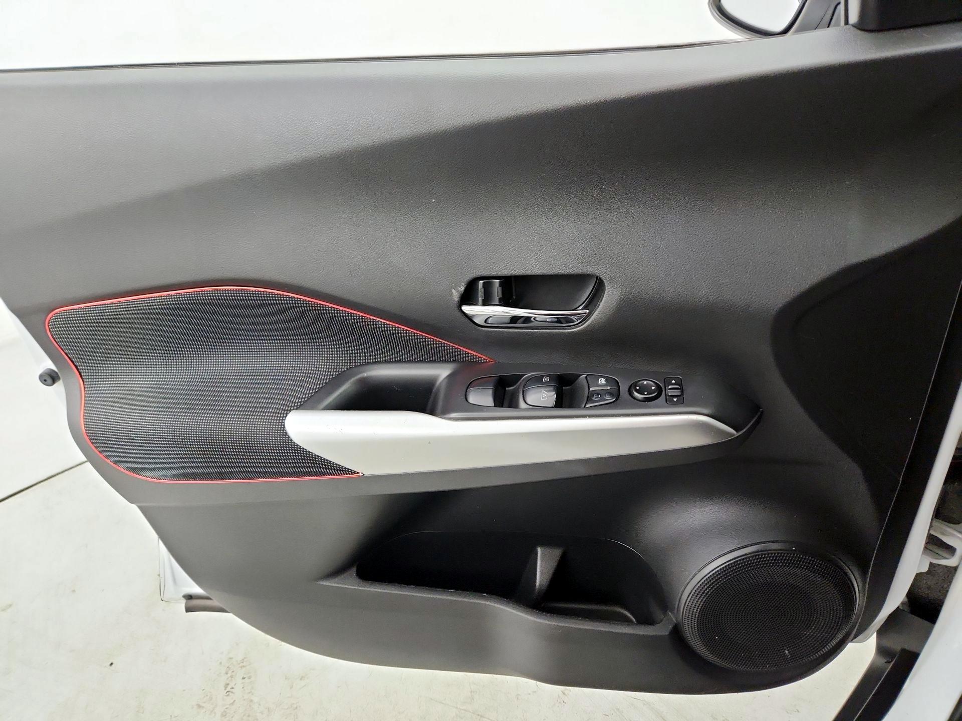 Thumbnail: 2020 Nissan Kicks - 12