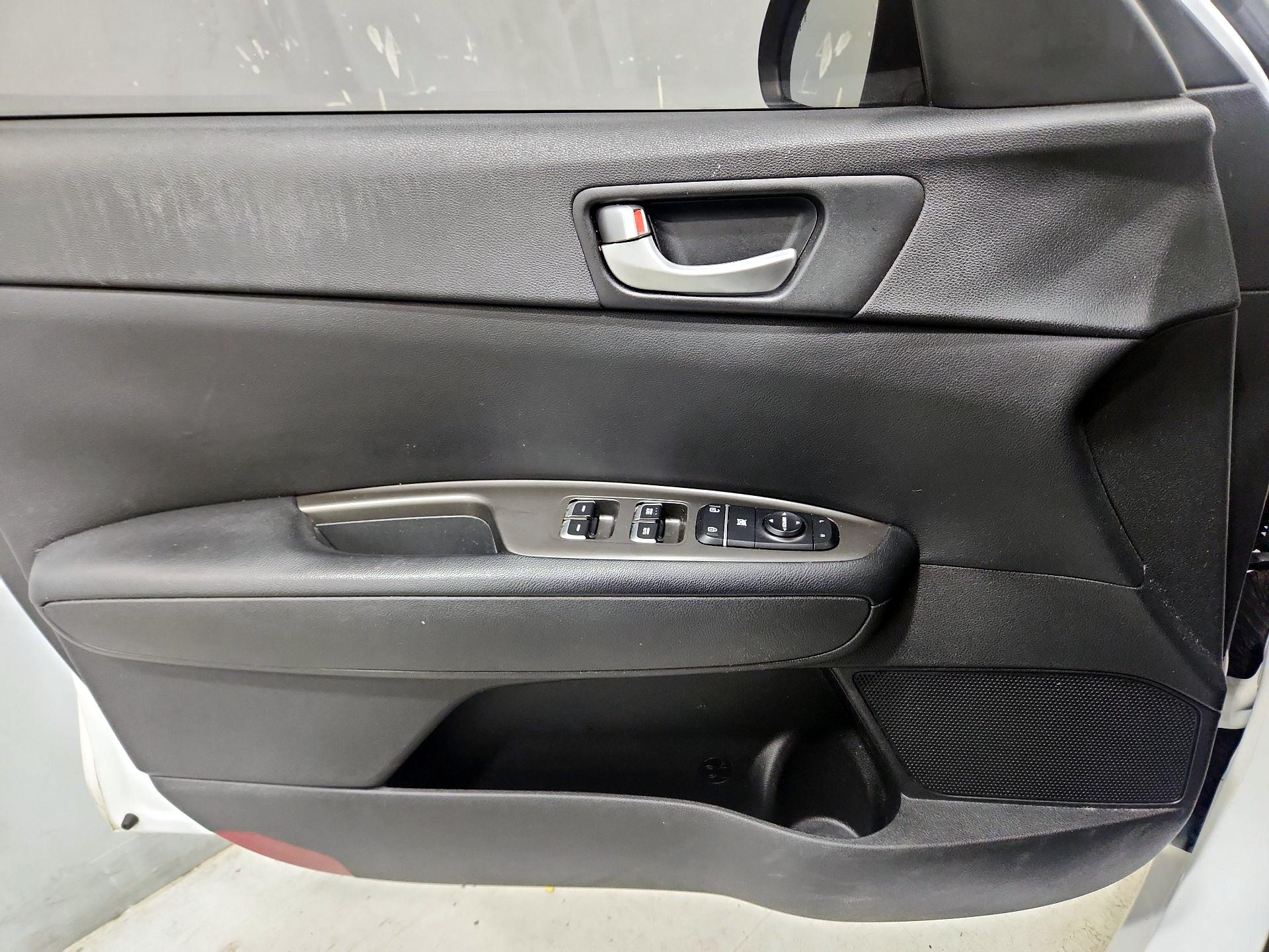 Thumbnail: 2019 Kia Optima - 12