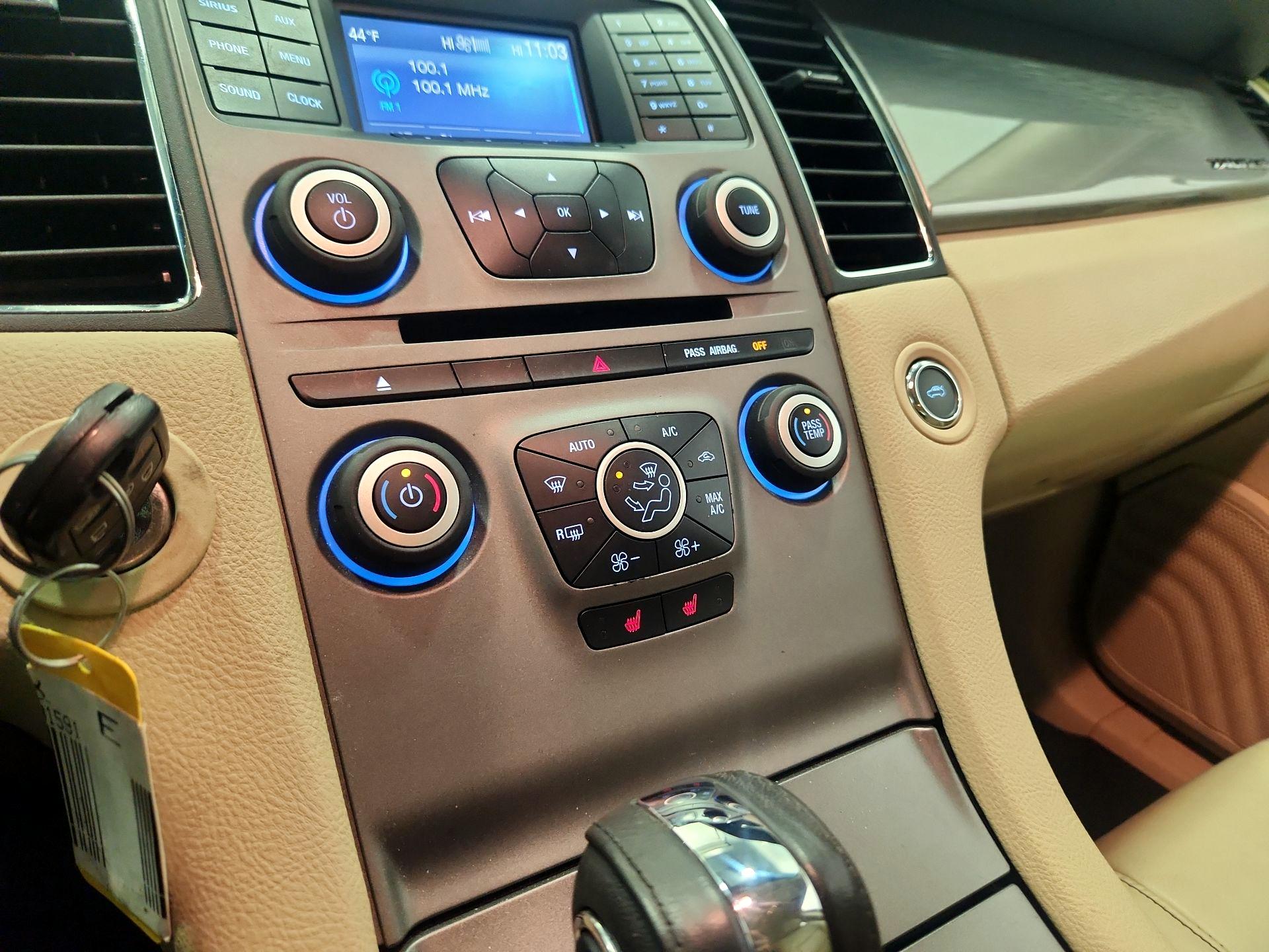 Thumbnail: 2014 Ford Taurus - 15