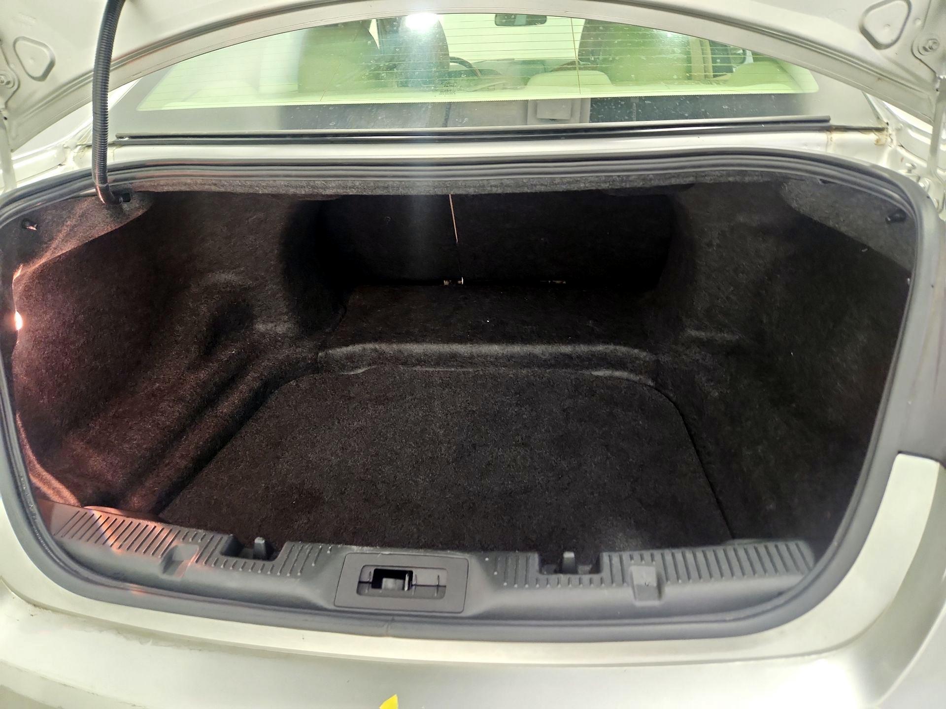 Thumbnail: 2014 Ford Taurus - 19