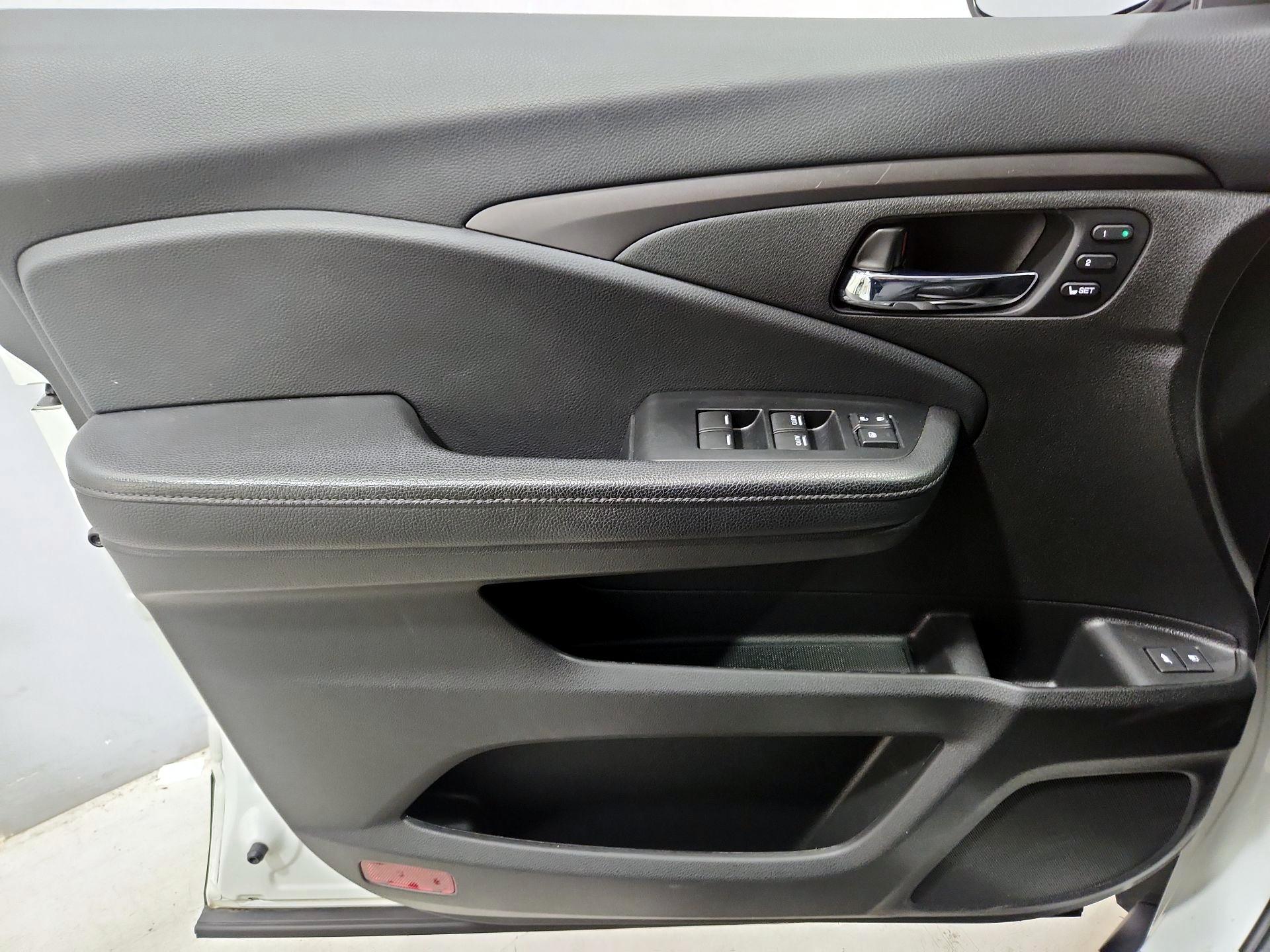 Thumbnail: 2020 Honda Pilot - 12