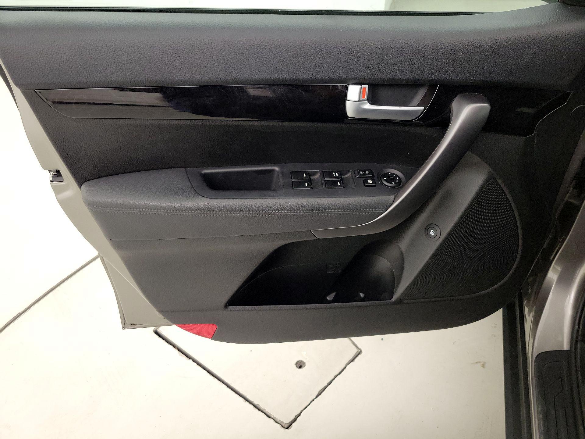 Thumbnail: 2015 Kia Sorento - 12