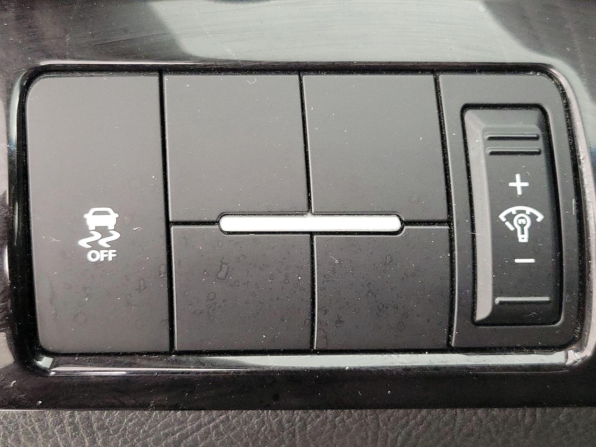 Thumbnail: 2015 Kia Sorento - 13