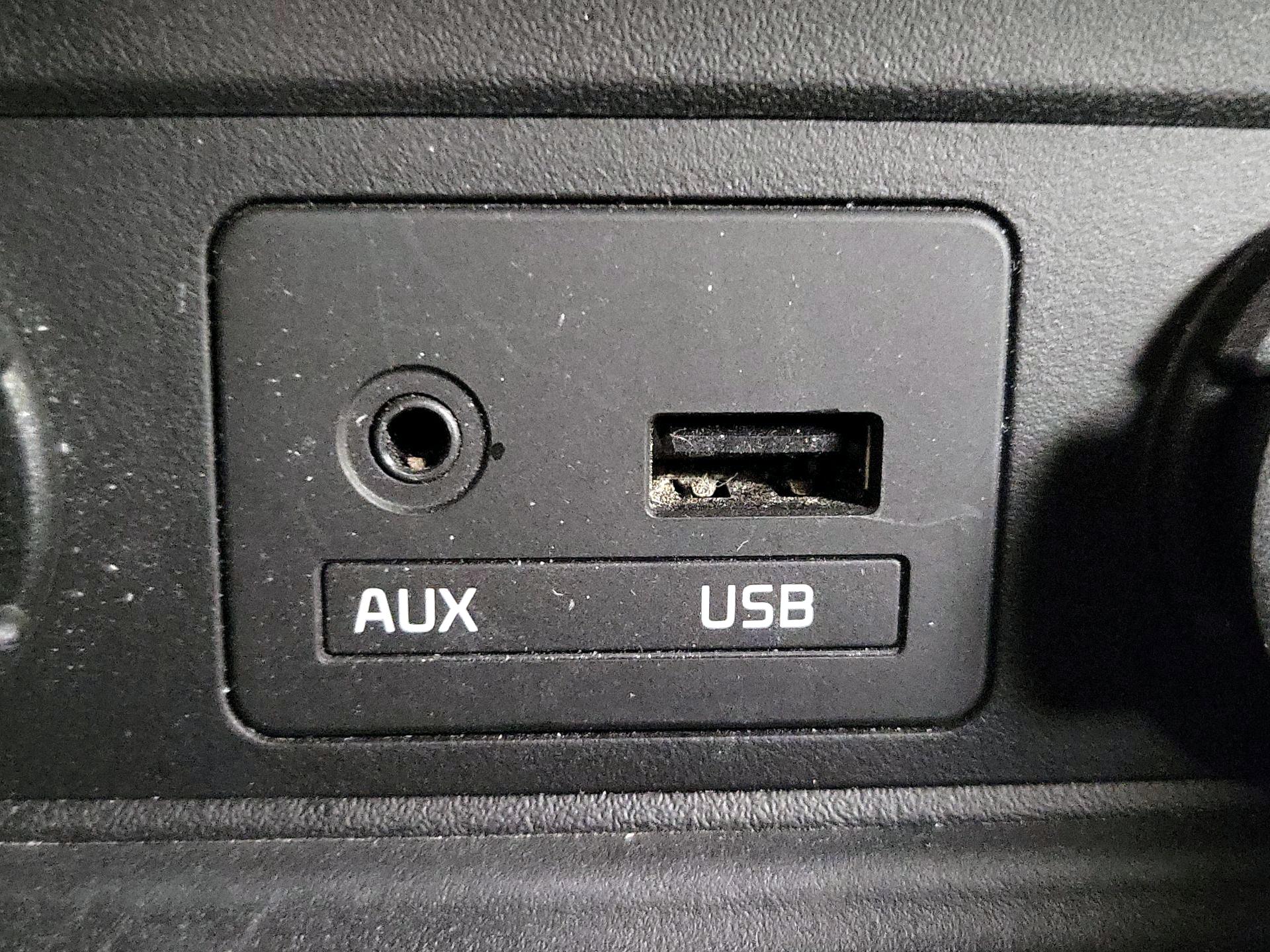 Thumbnail: 2015 Kia Sorento - 17