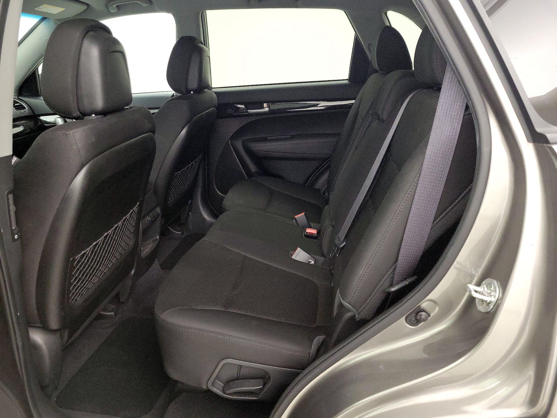 Thumbnail: 2015 Kia Sorento - 18