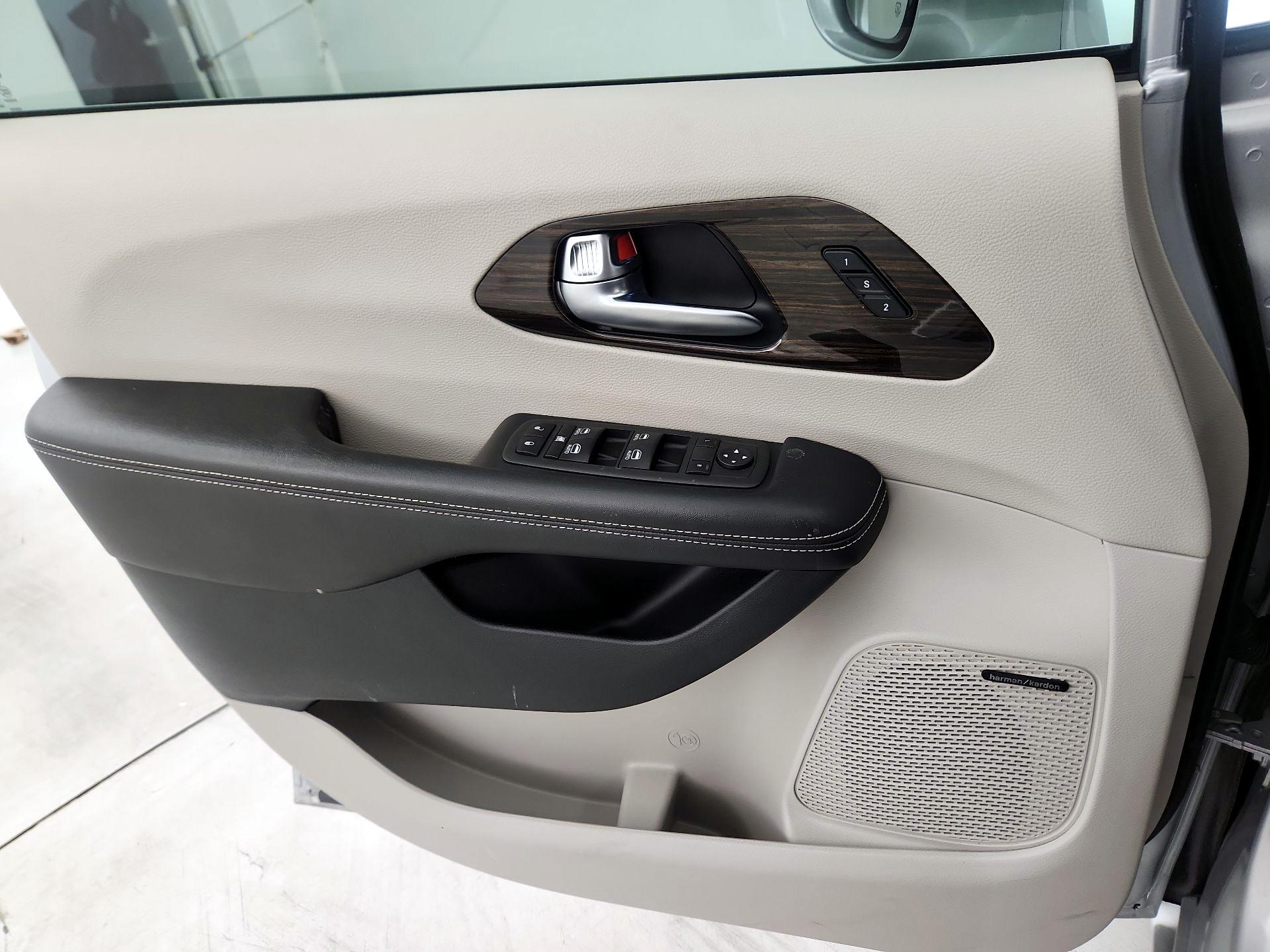 Thumbnail: 2022 Chrysler Pacifica - 12