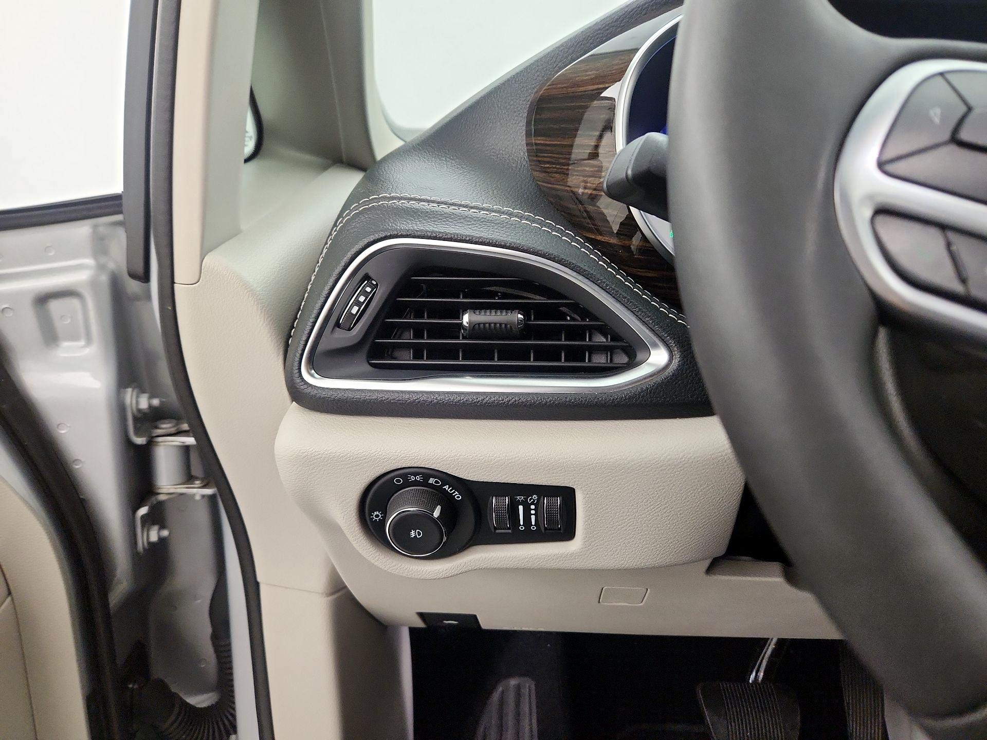 Thumbnail: 2022 Chrysler Pacifica - 13