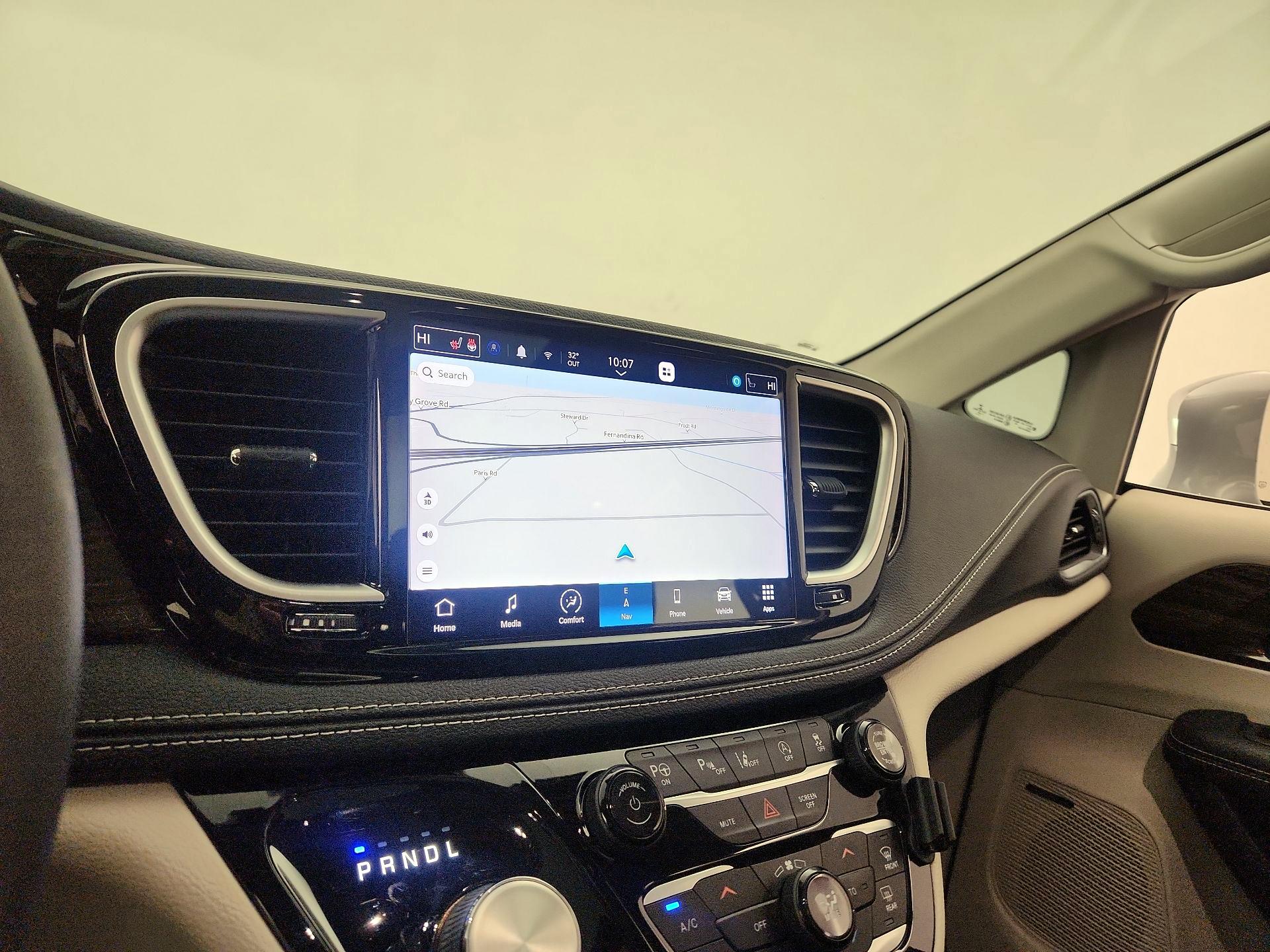 Thumbnail: 2022 Chrysler Pacifica - 14