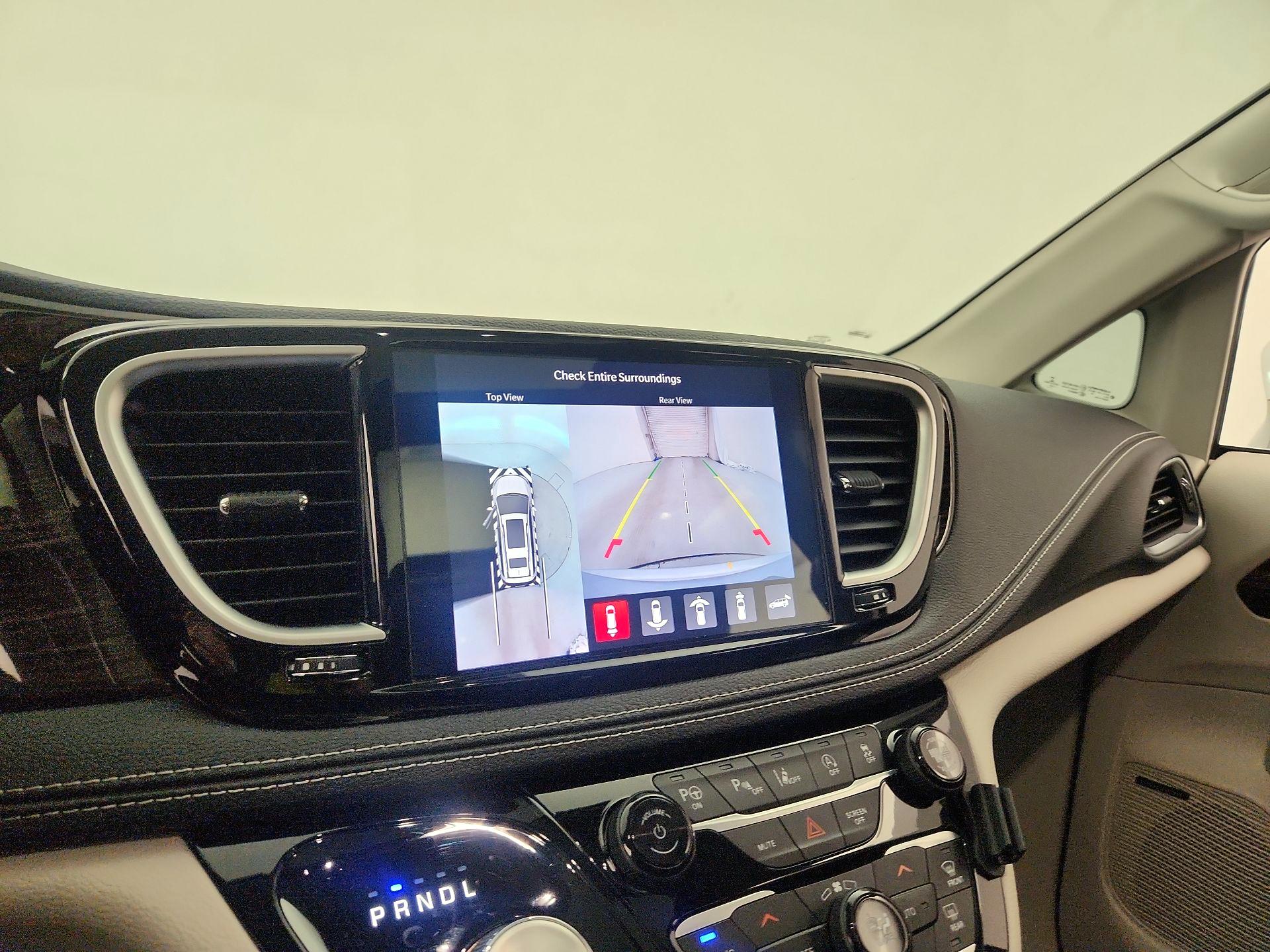 Thumbnail: 2022 Chrysler Pacifica - 15