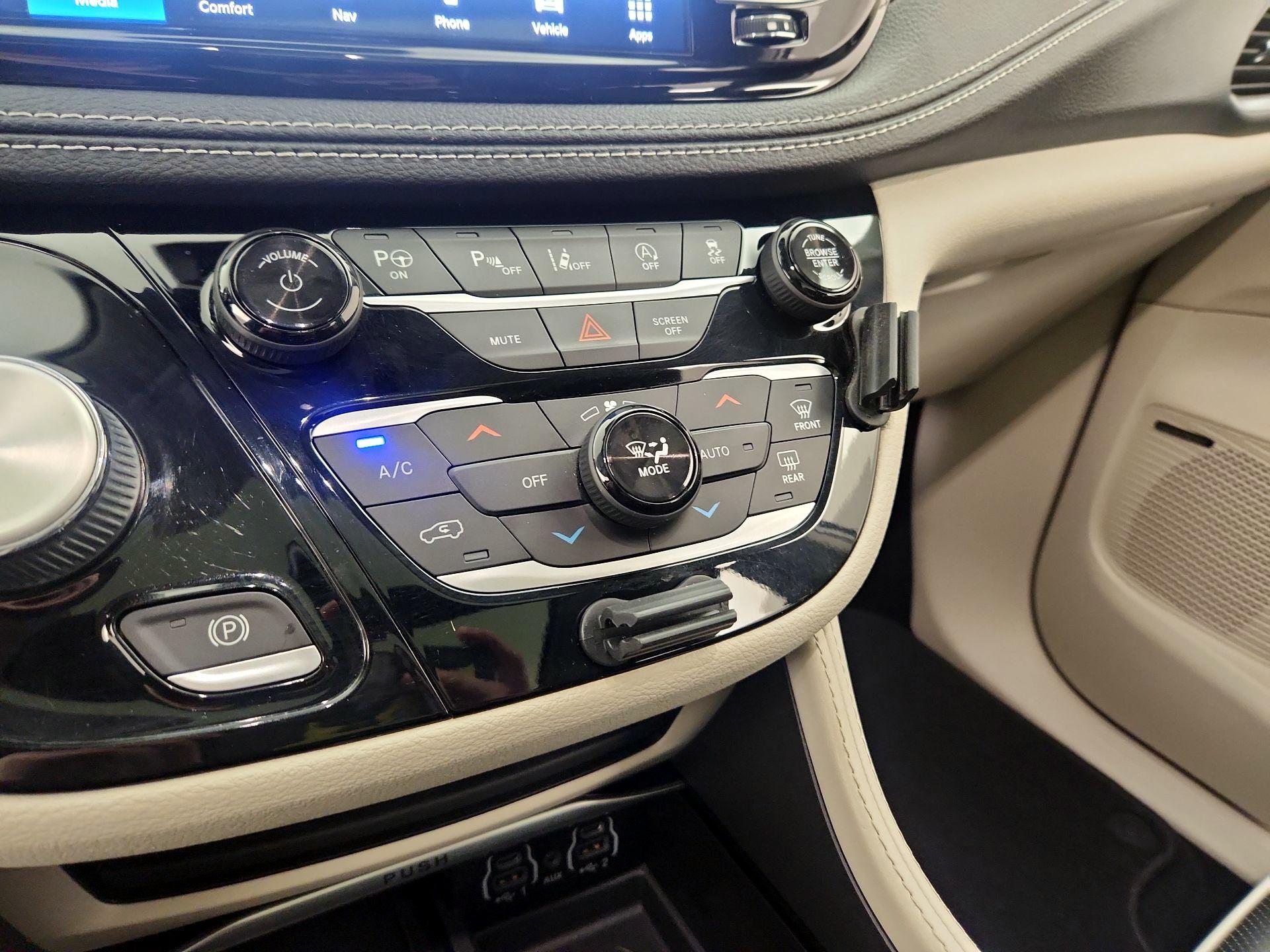 Thumbnail: 2022 Chrysler Pacifica - 17