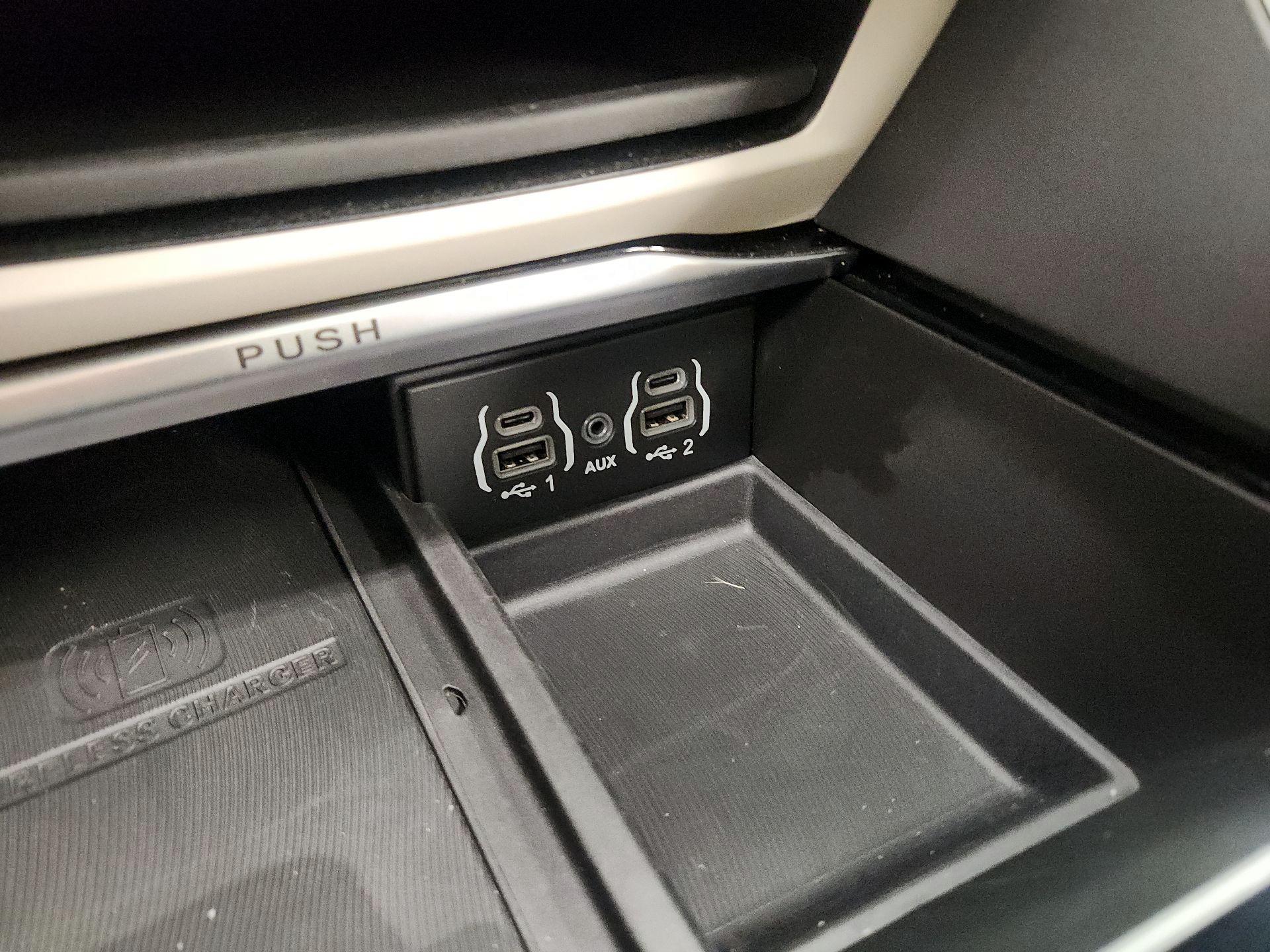 Thumbnail: 2022 Chrysler Pacifica - 19