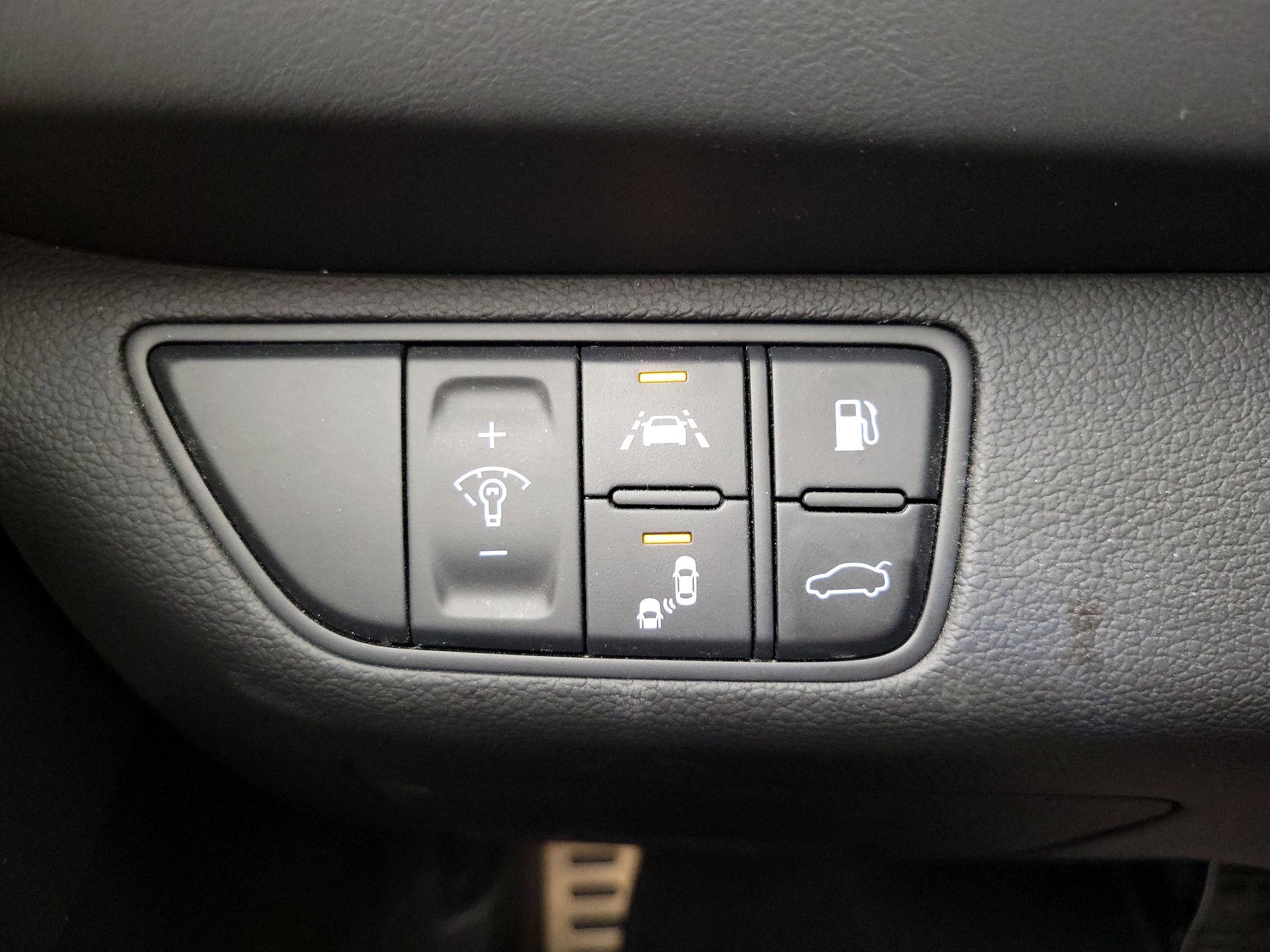 Thumbnail: 2019 Genesis G70 - 13