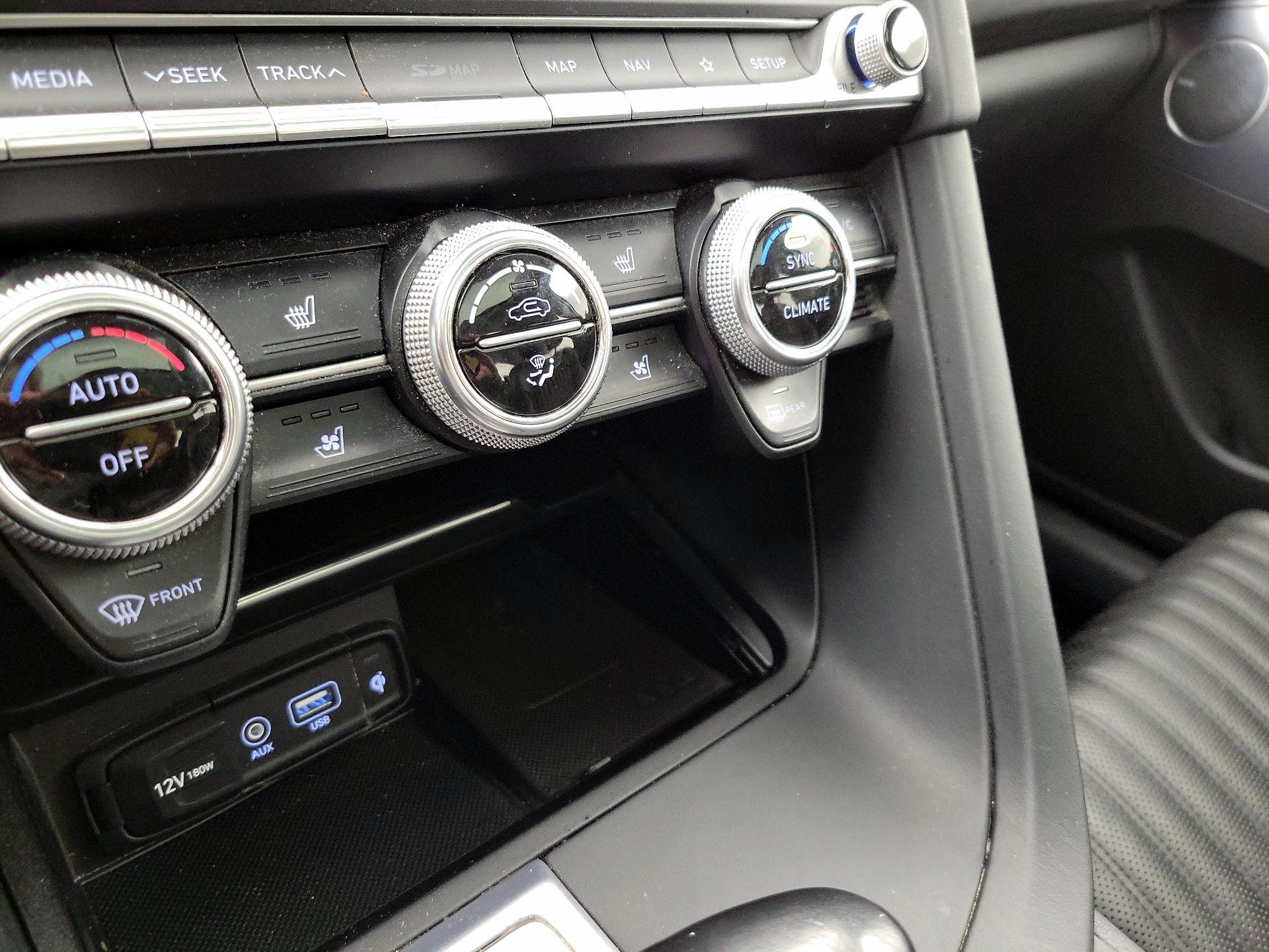 Thumbnail: 2019 Genesis G70 - 17