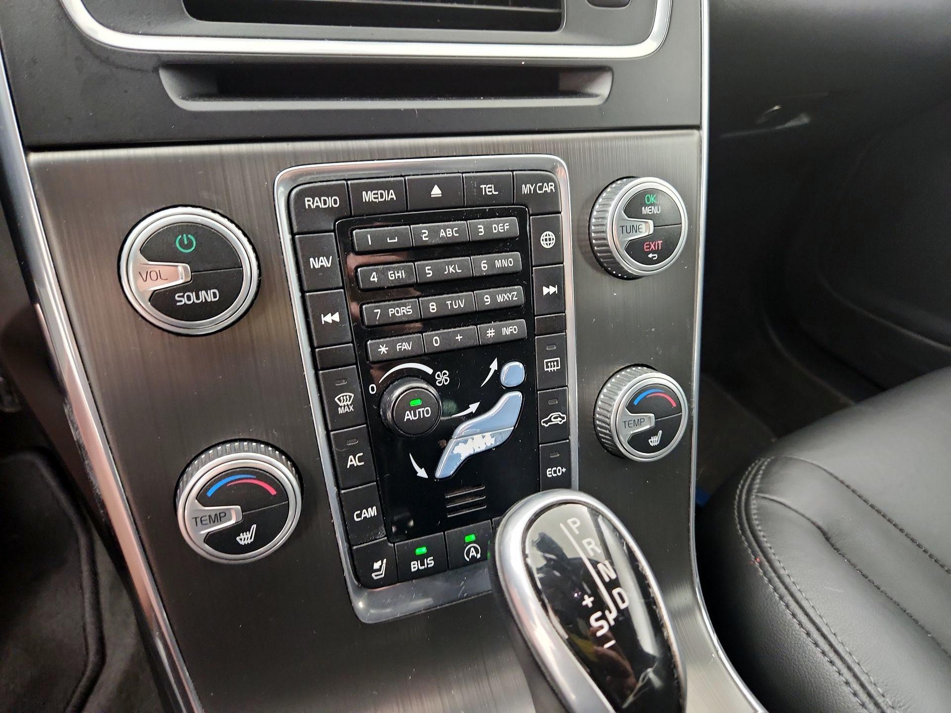 Thumbnail: 2016 Volvo V60 - 15