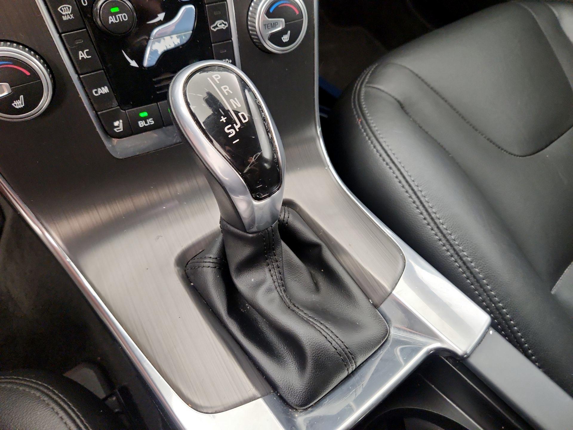 Thumbnail: 2016 Volvo V60 - 16