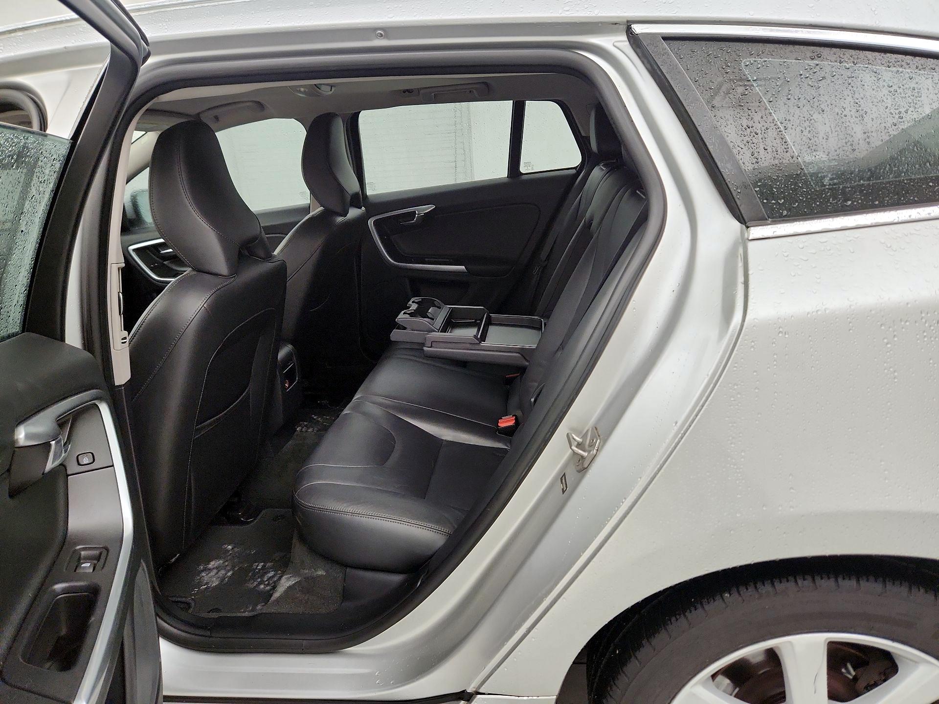 Thumbnail: 2016 Volvo V60 - 17