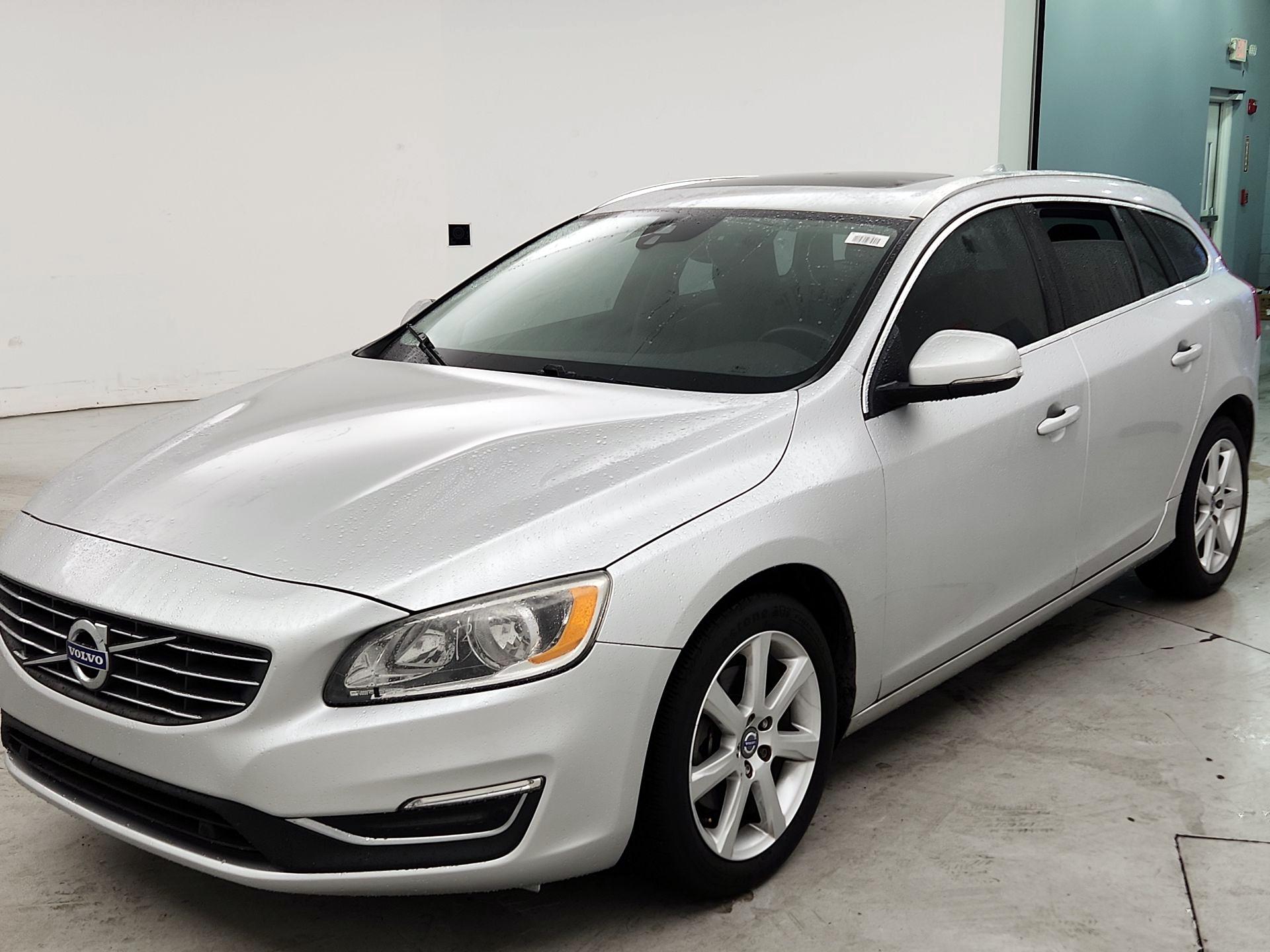 Thumbnail: 2016 Volvo V60 - 3