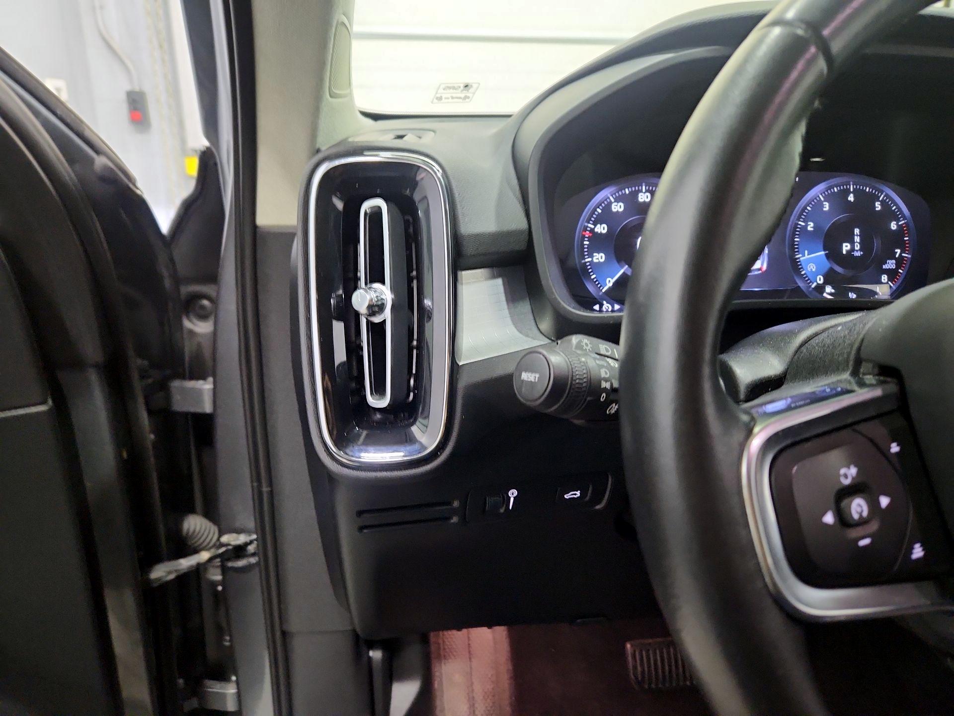 Thumbnail: 2019 Volvo XC40 - 13